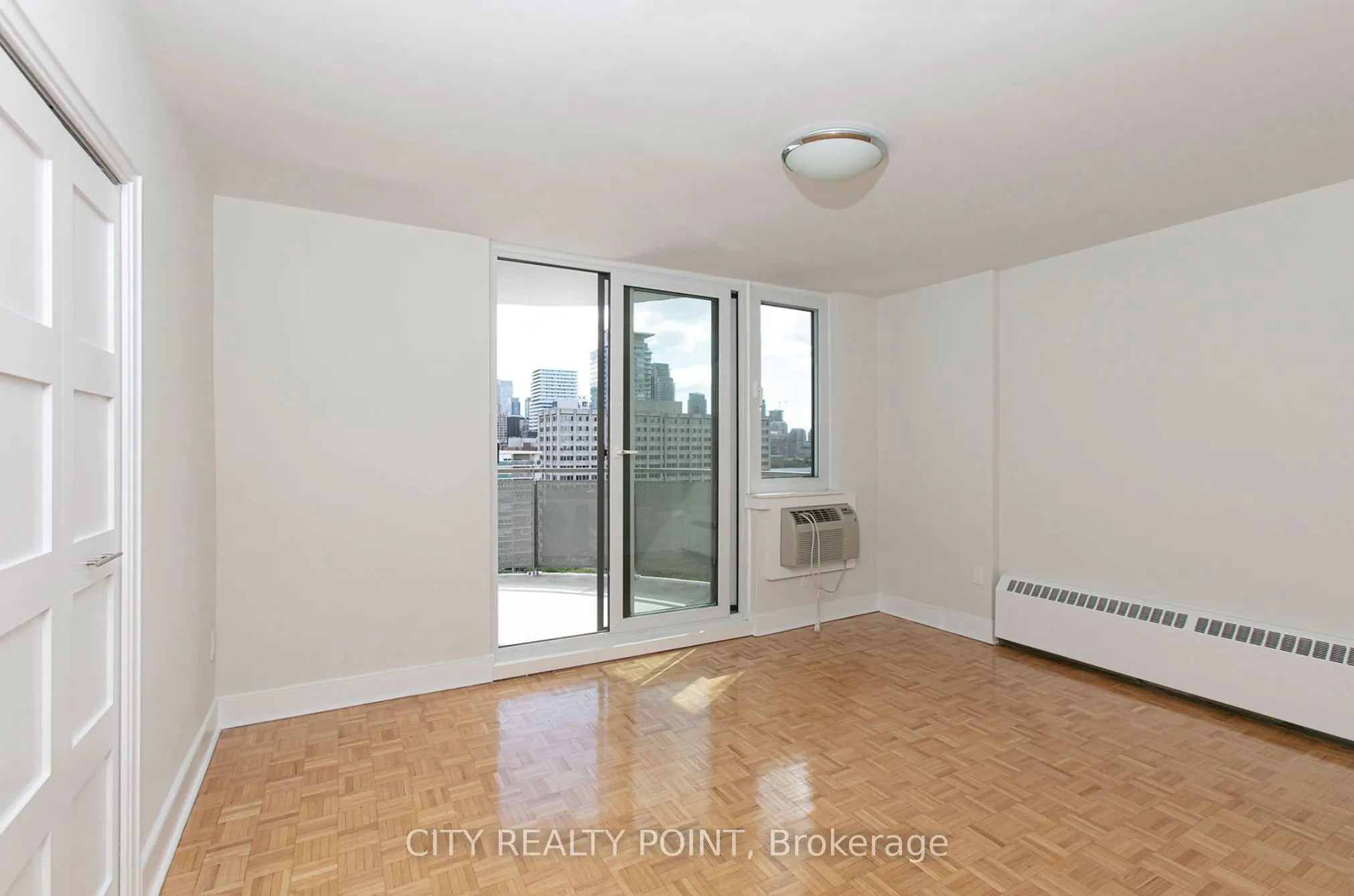 485 Huron Street, #905