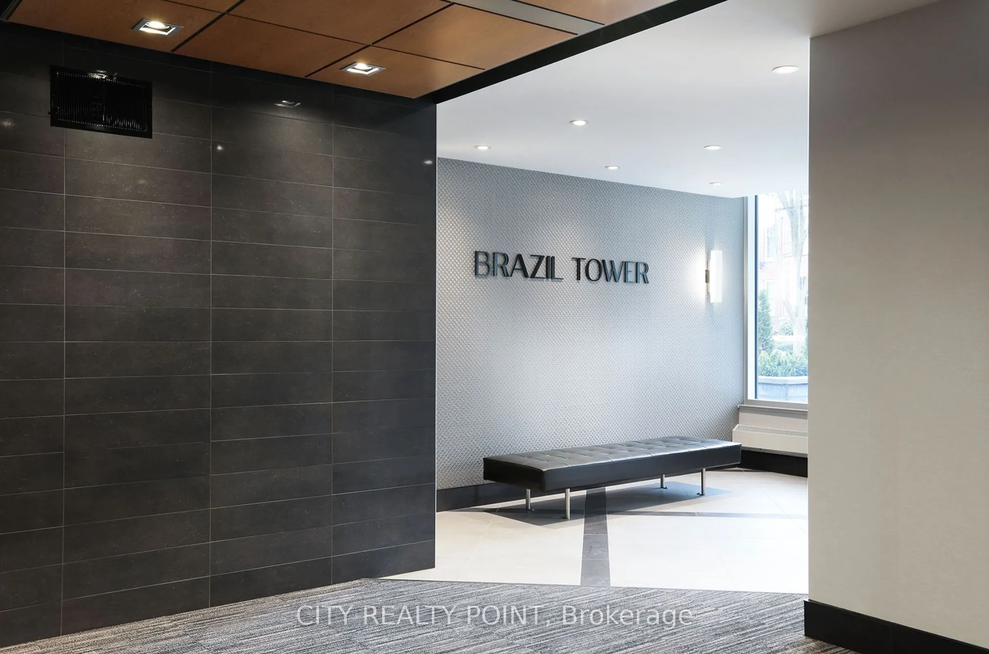 485 Huron Street, #905
