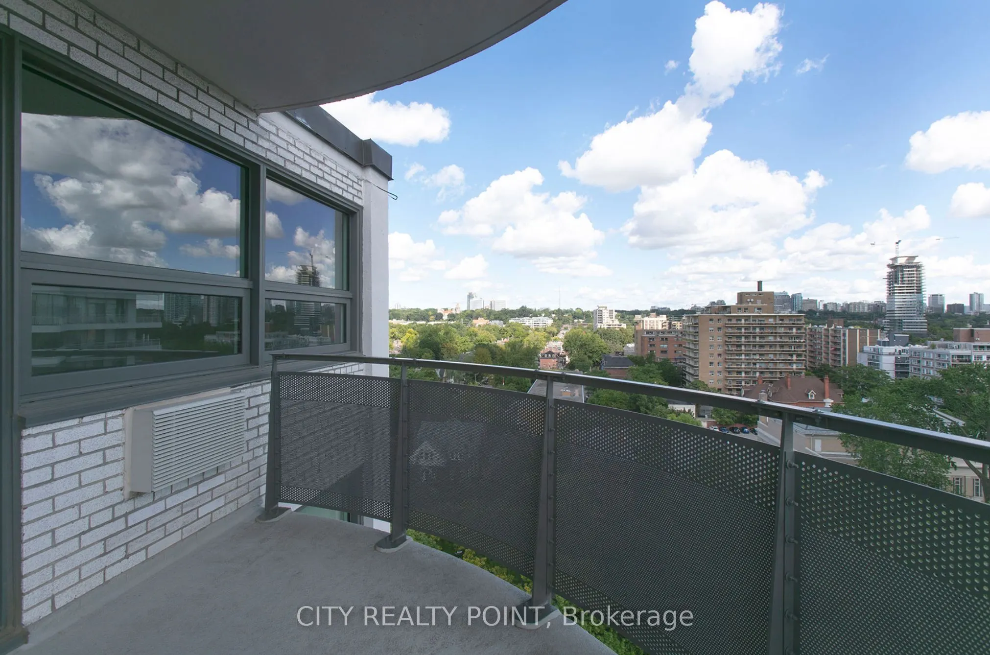 485 Huron Street, #905
