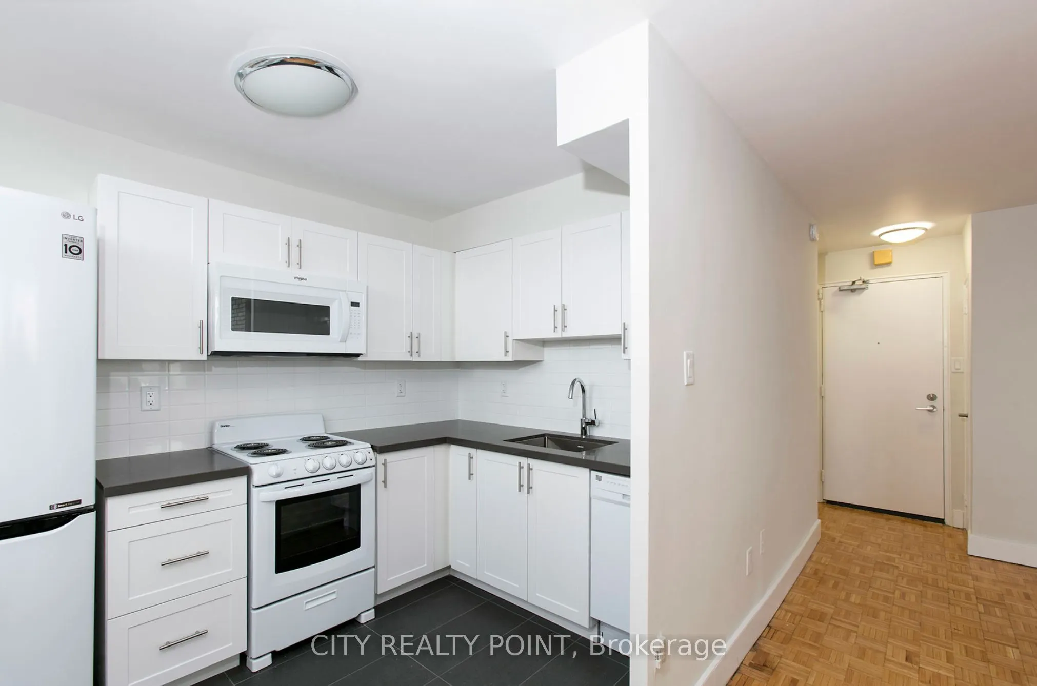 485 Huron Street, #905