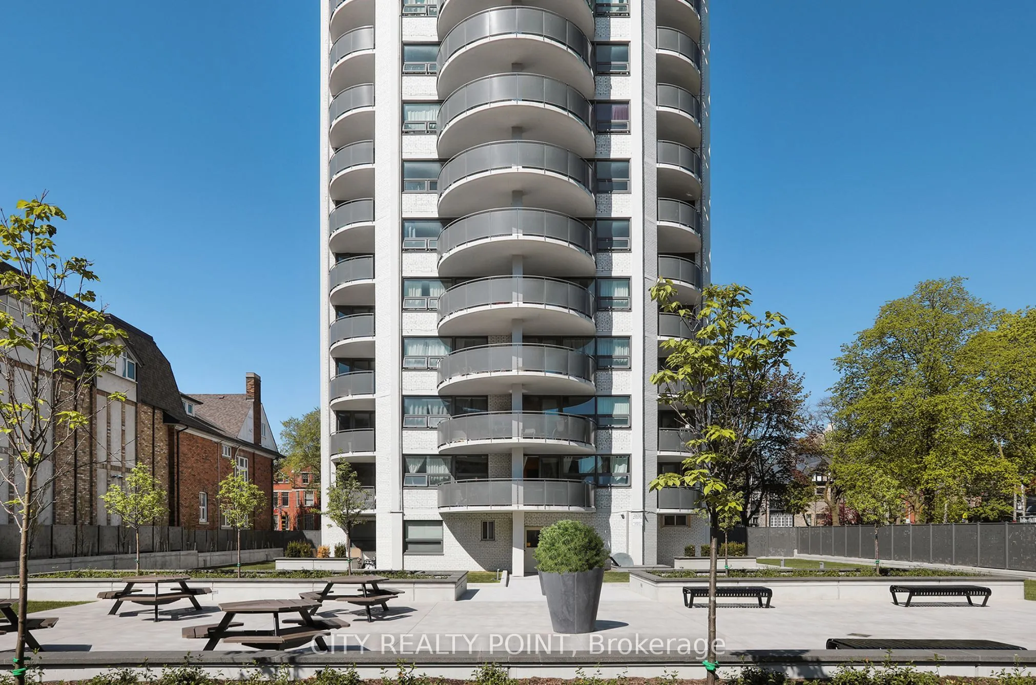 485 Huron Street, #905