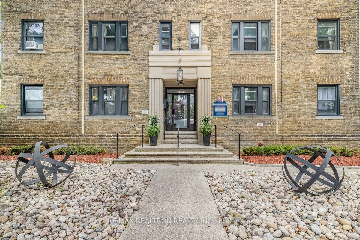 1 Mallory Gardens #4