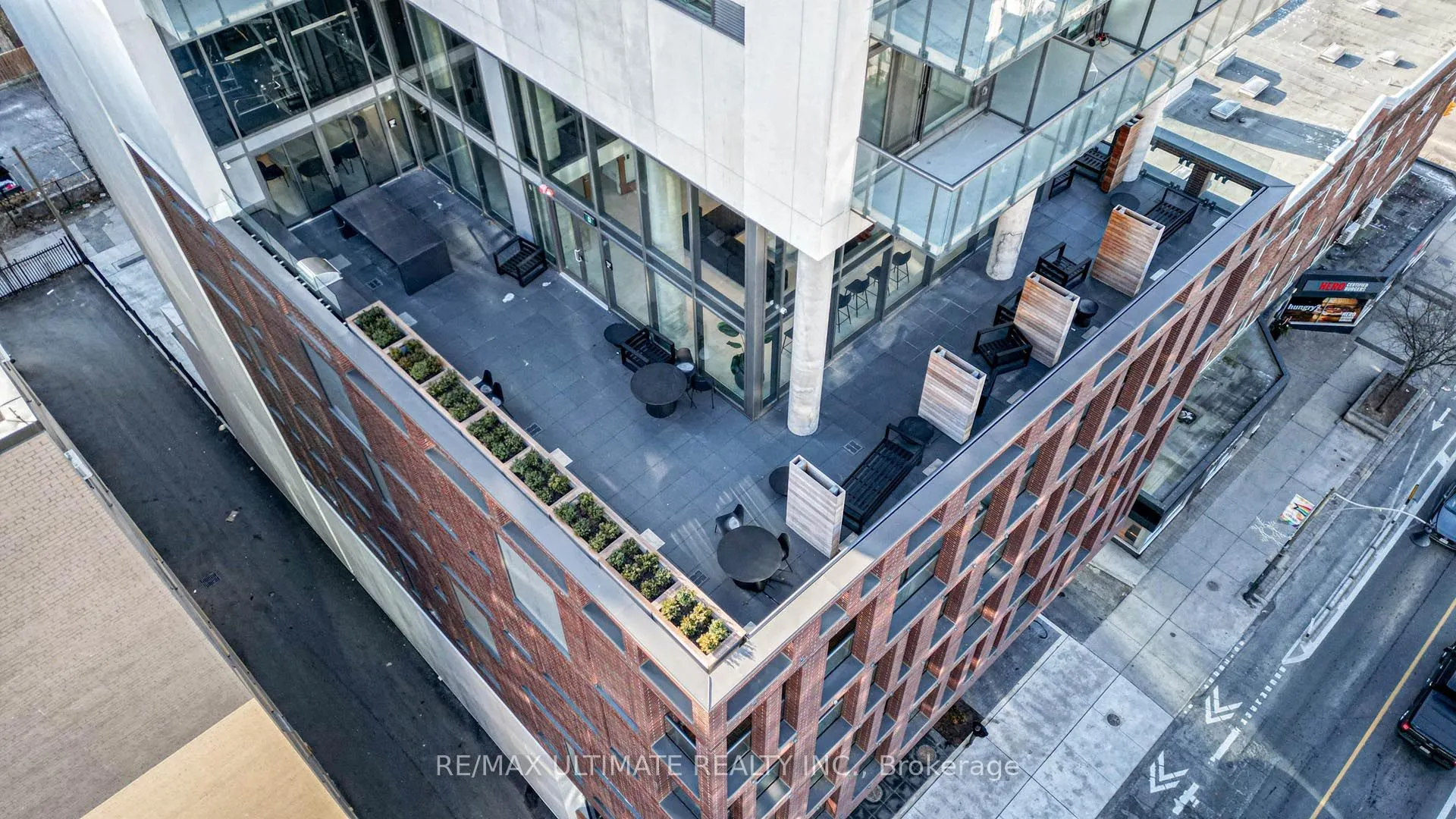 81 Wellesley Street E, #907