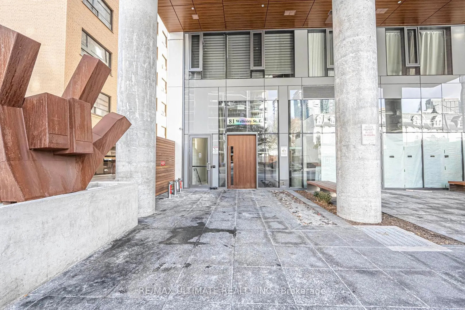81 Wellesley Street E, #907