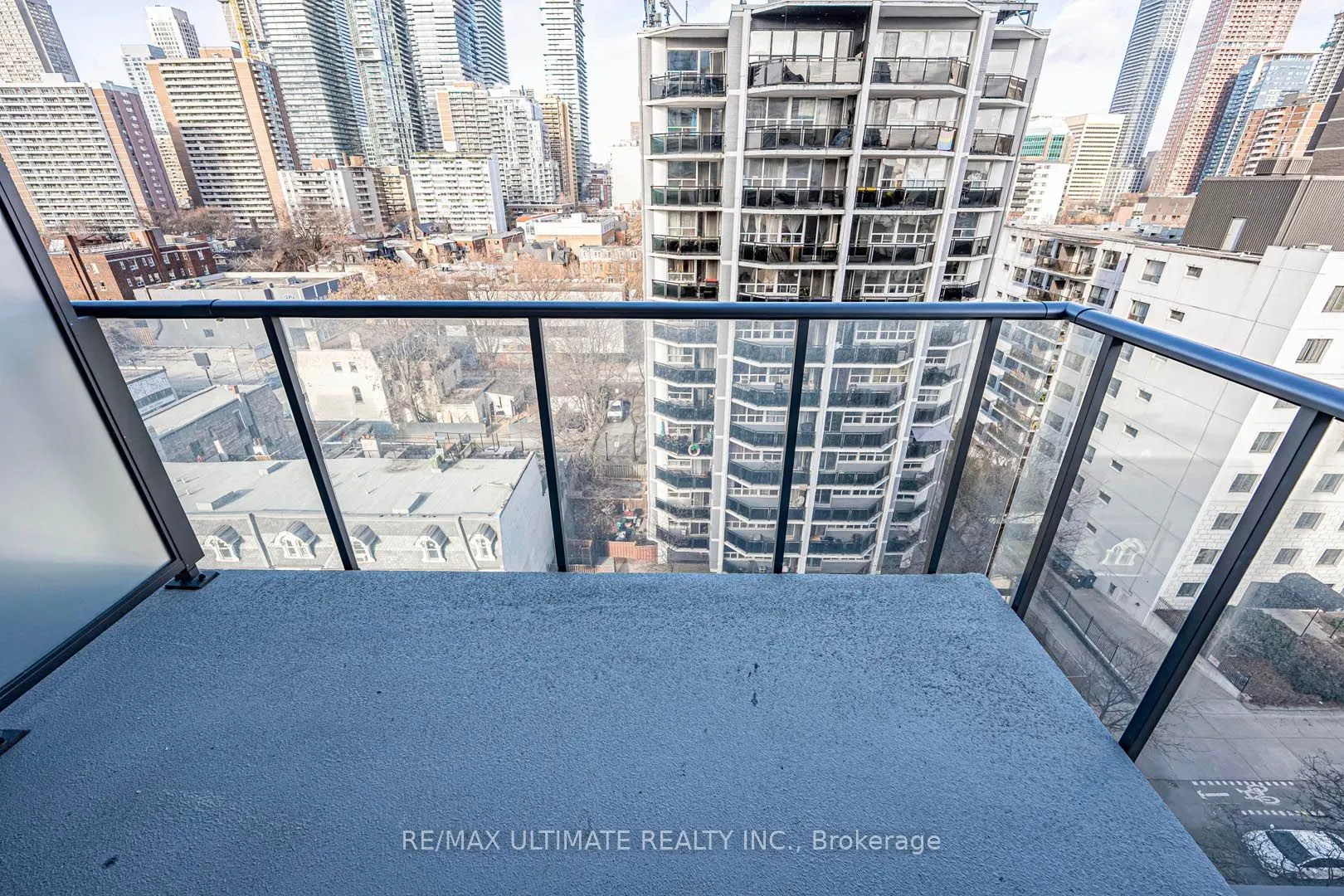 81 Wellesley Street E, #907