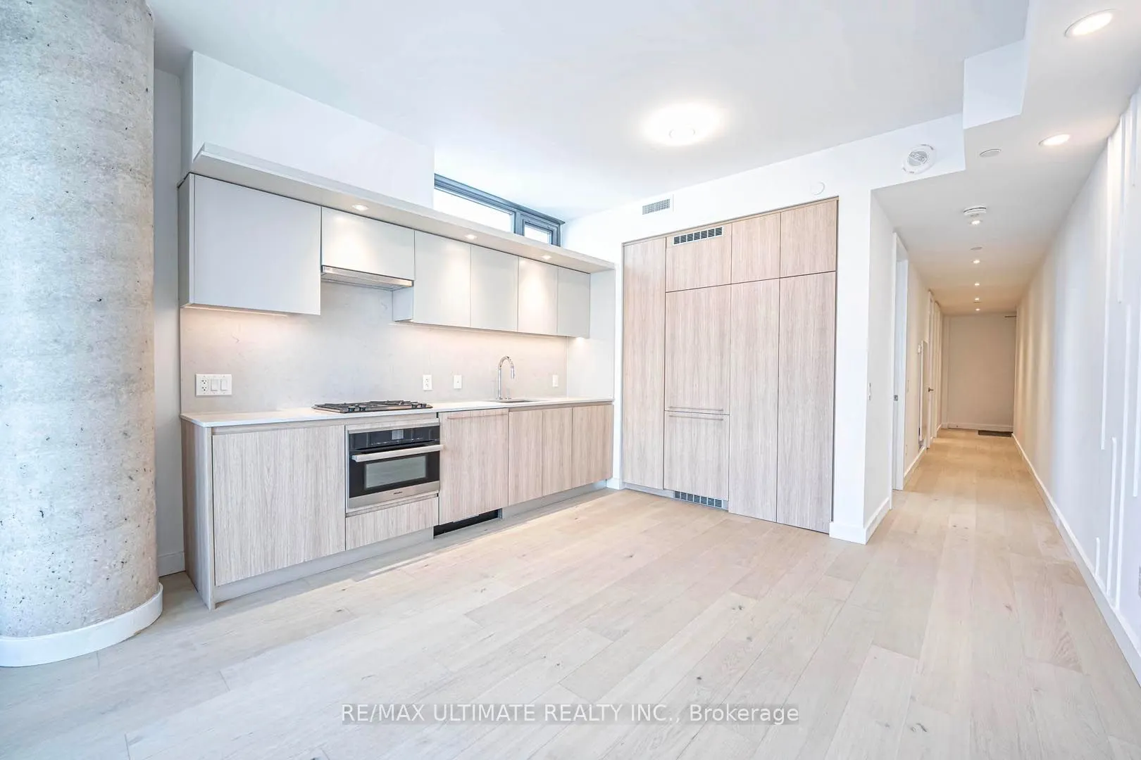 81 Wellesley Street E, #907