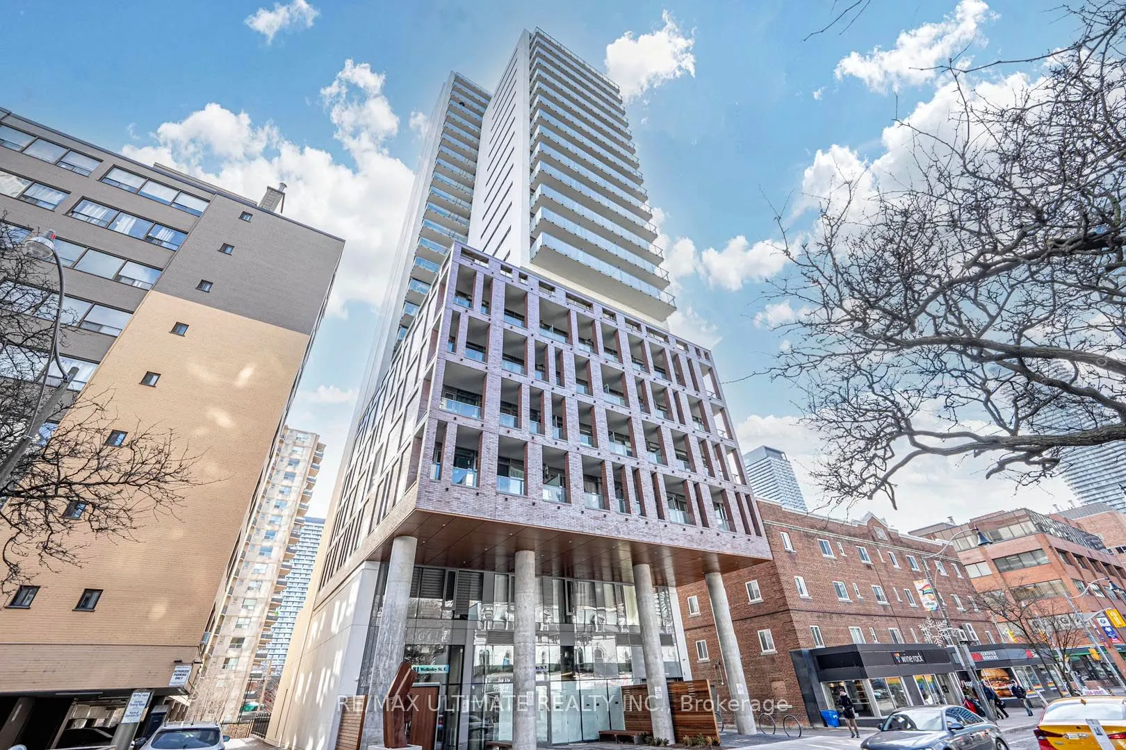 81 Wellesley Street E, #907