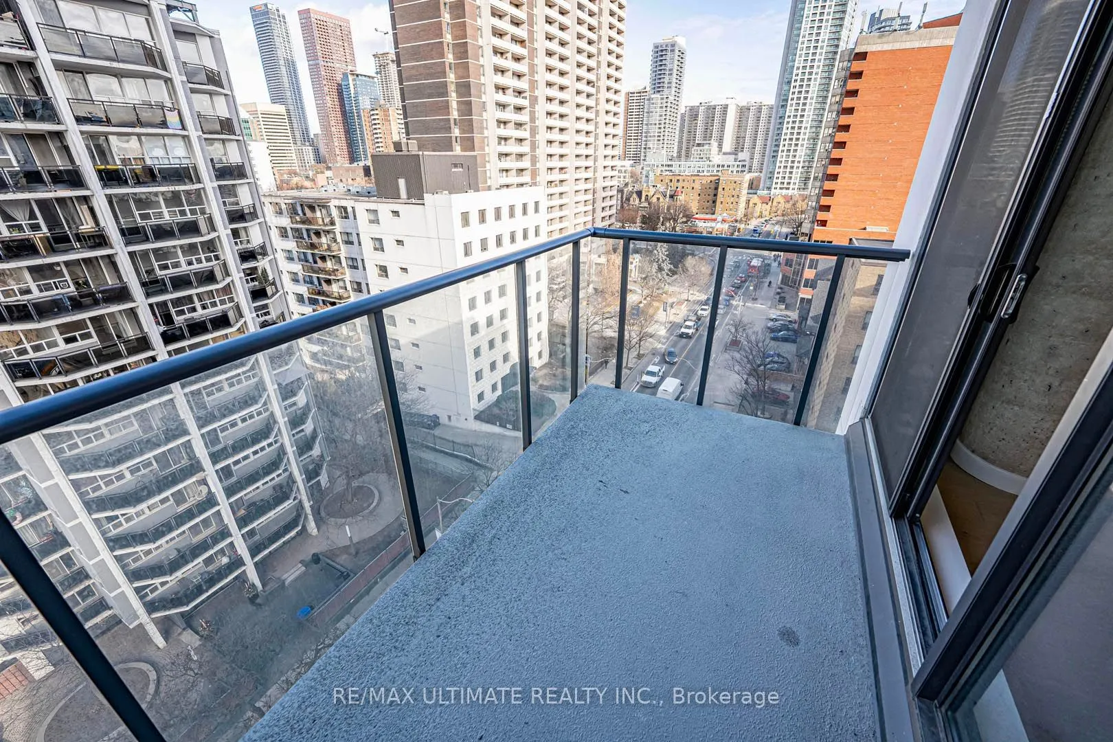 81 Wellesley Street E, #907