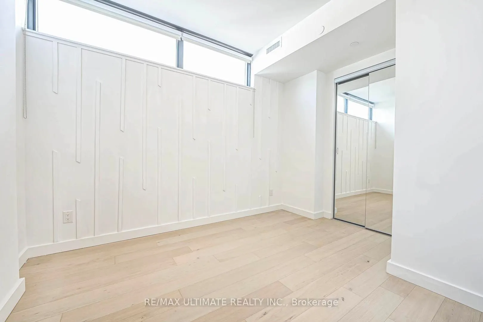 81 Wellesley Street E, #907