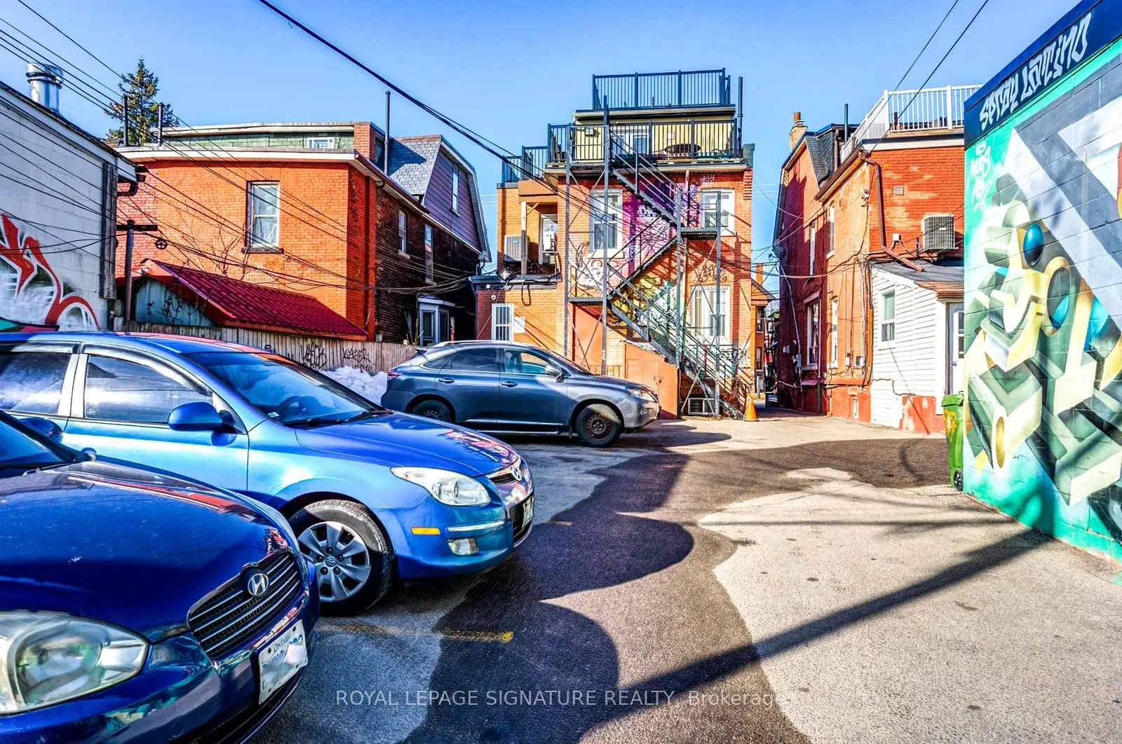 567 Bathurst Street