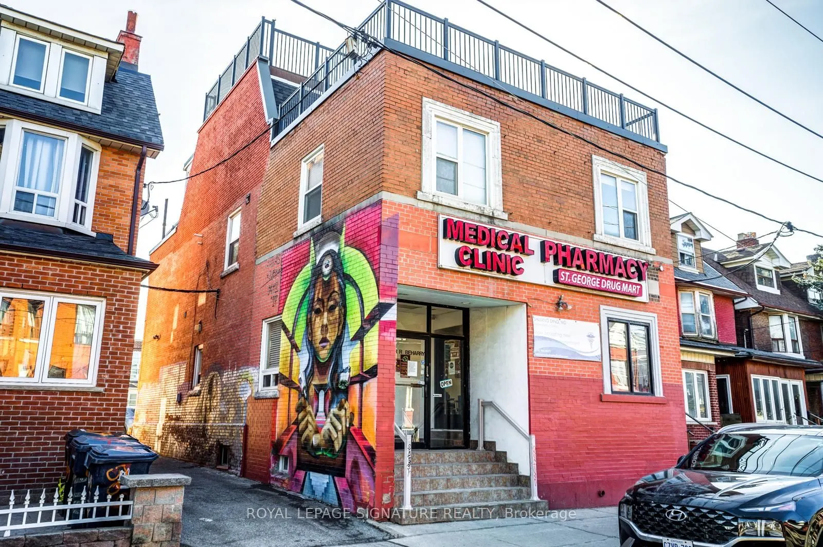 567 Bathurst Street