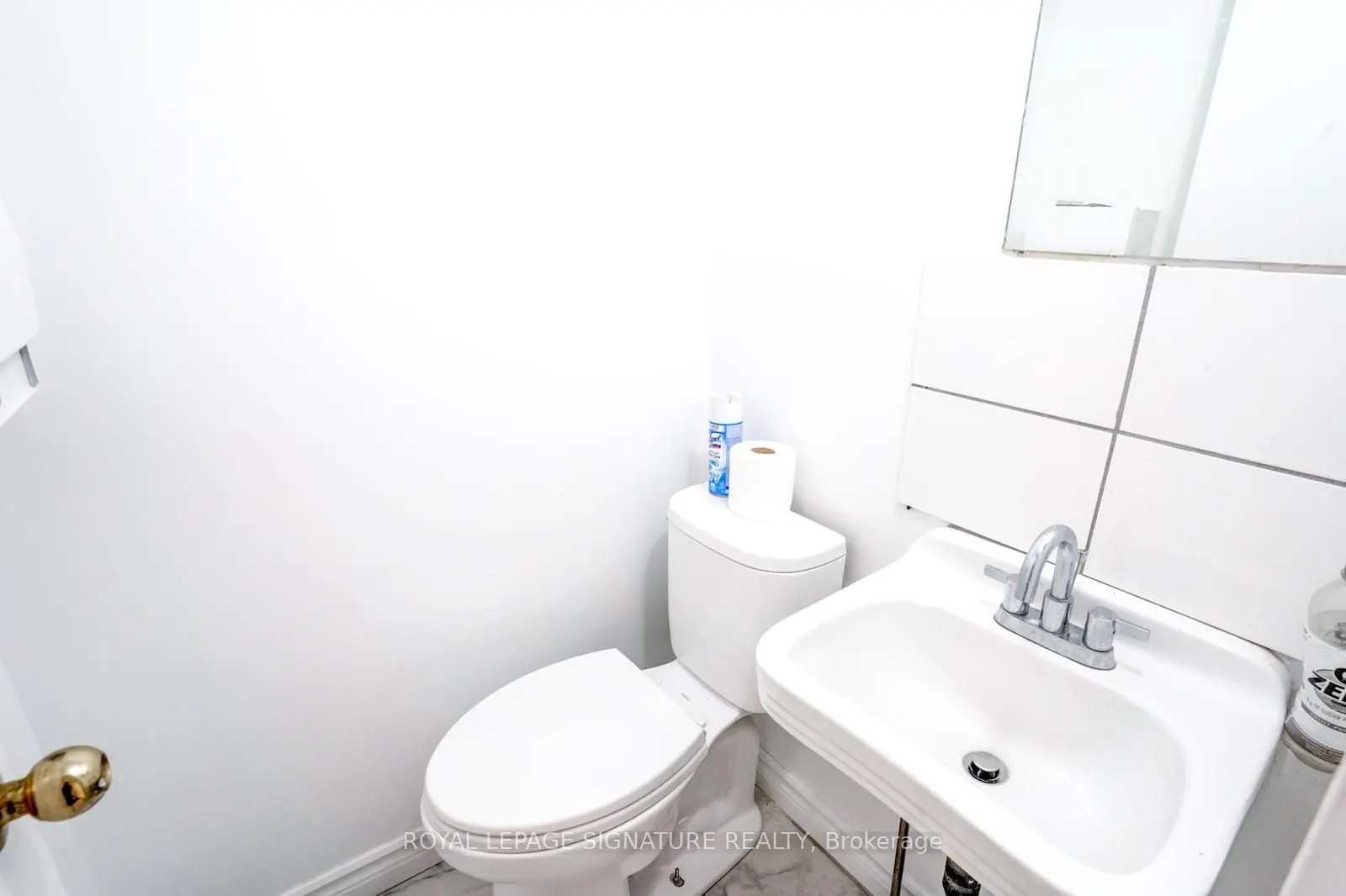 567 Bathurst Street