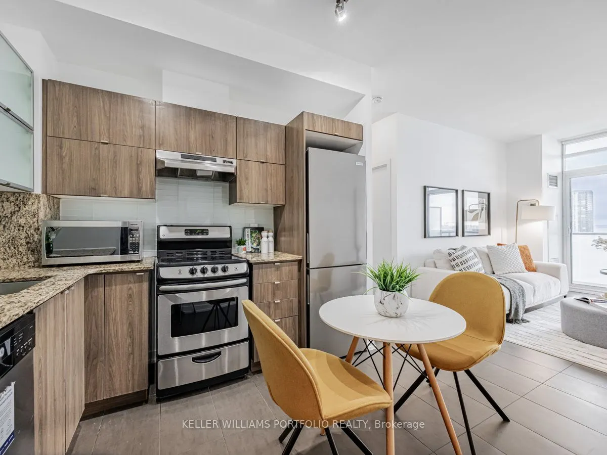 170 Fort York Boulevard, #2012