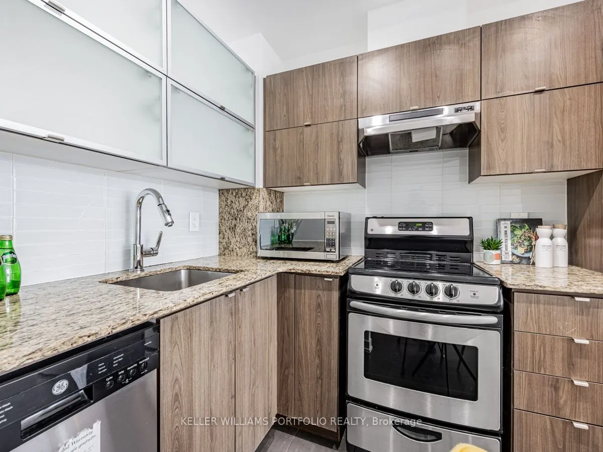 170 Fort York Boulevard, #2012