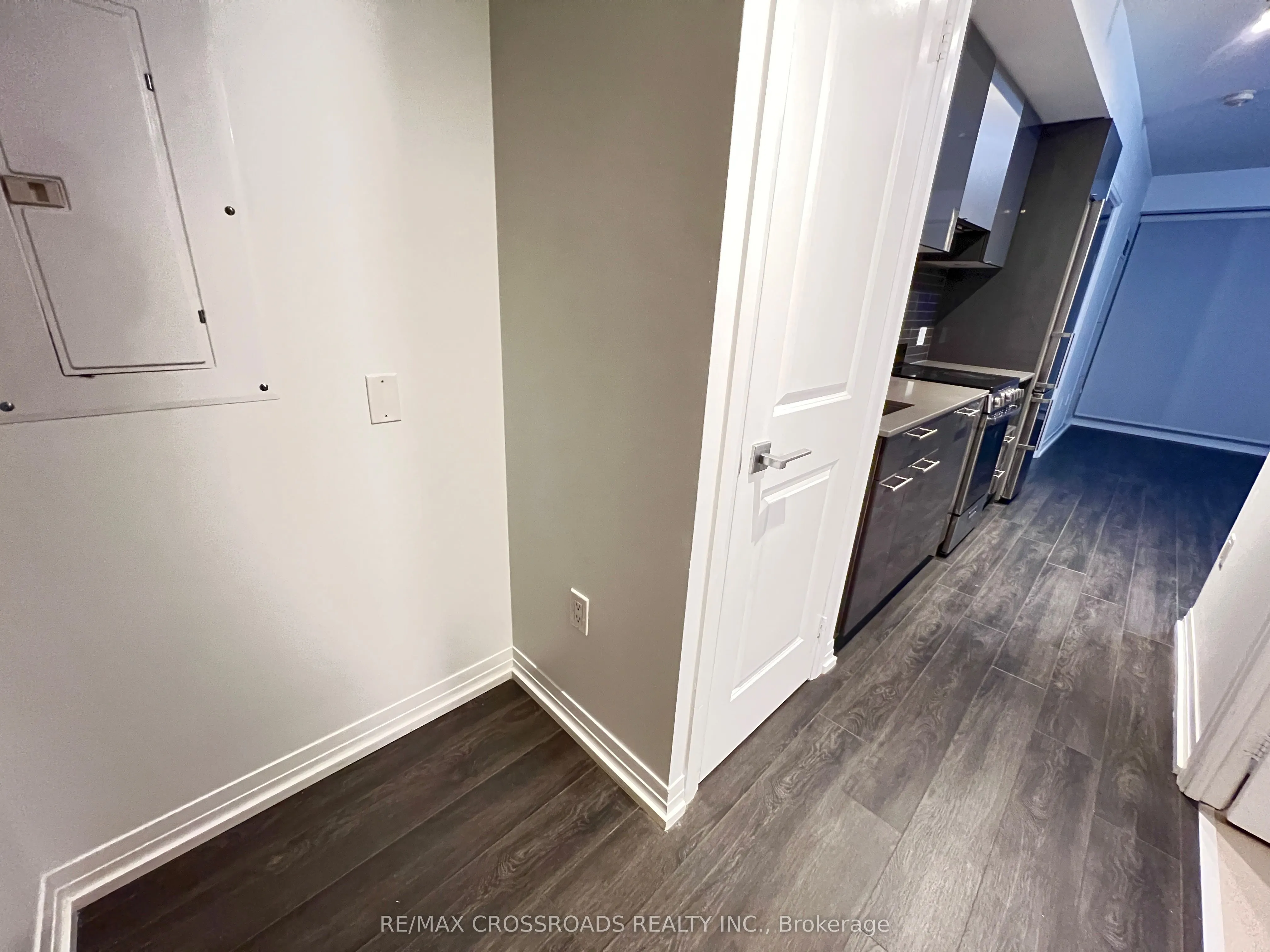 200 Dundas Street E, #808