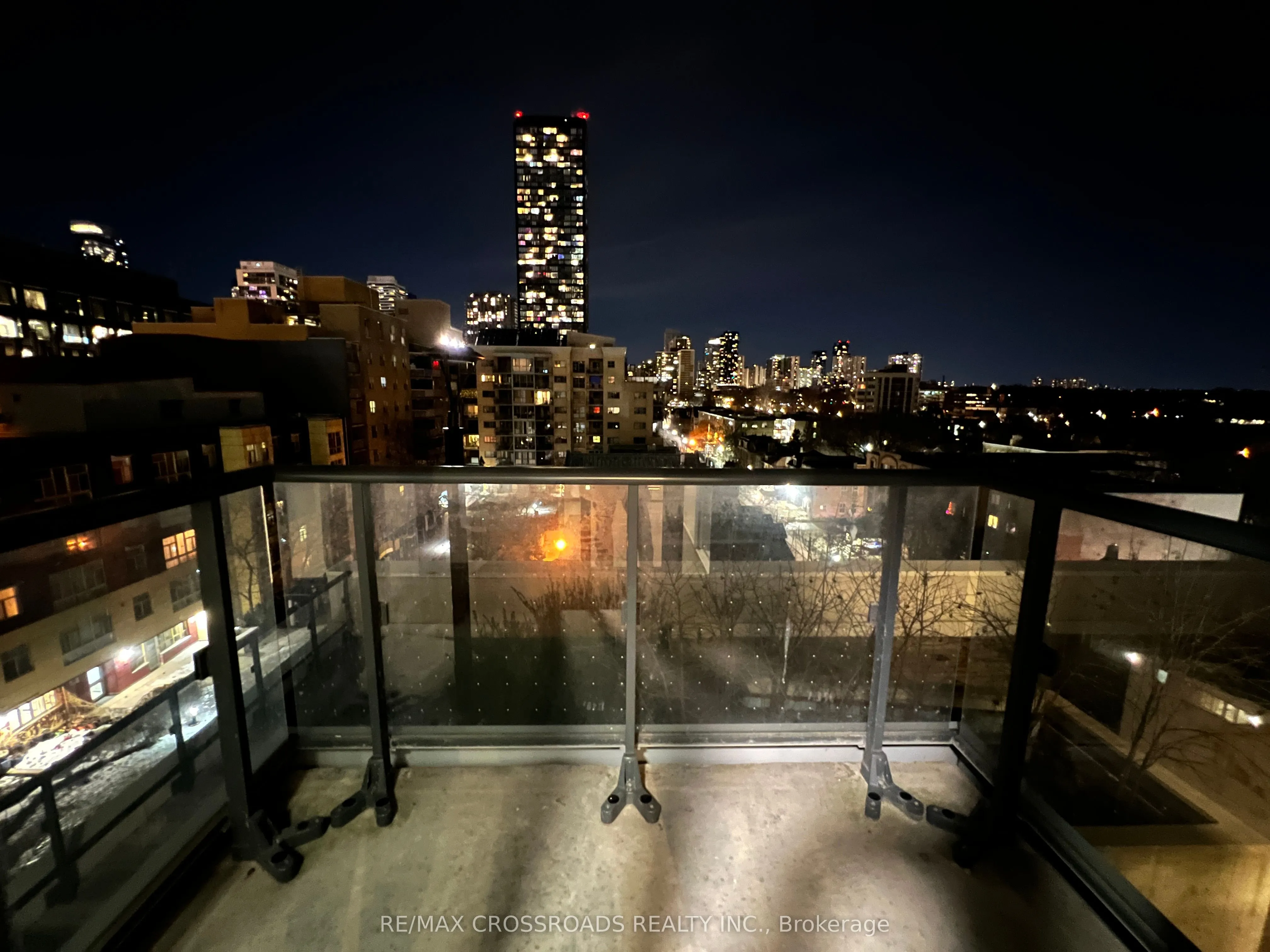 200 Dundas Street E, #808