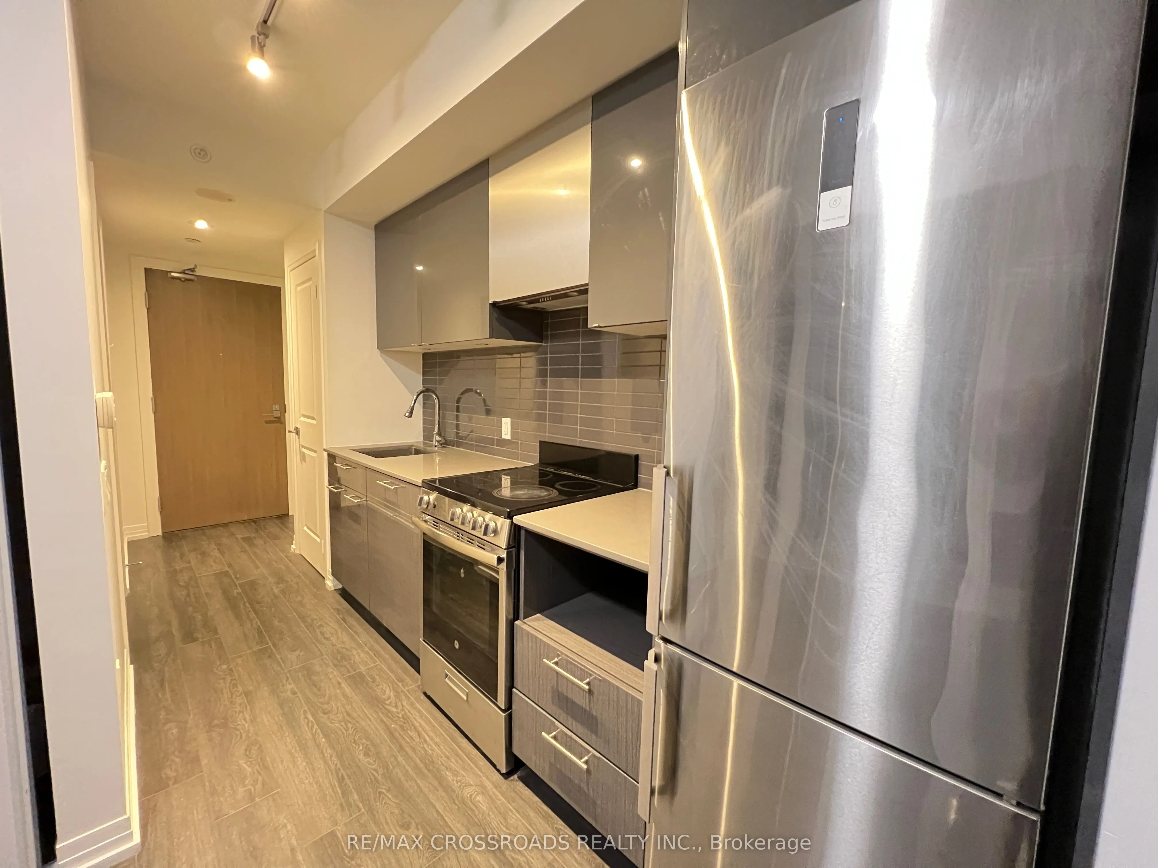 200 Dundas Street E, #808