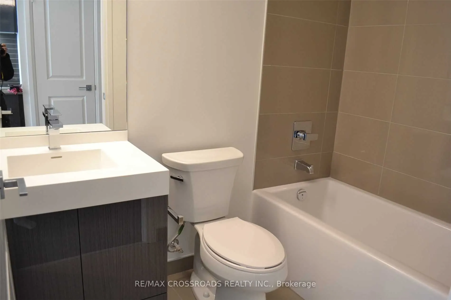 200 Dundas Street E, #808