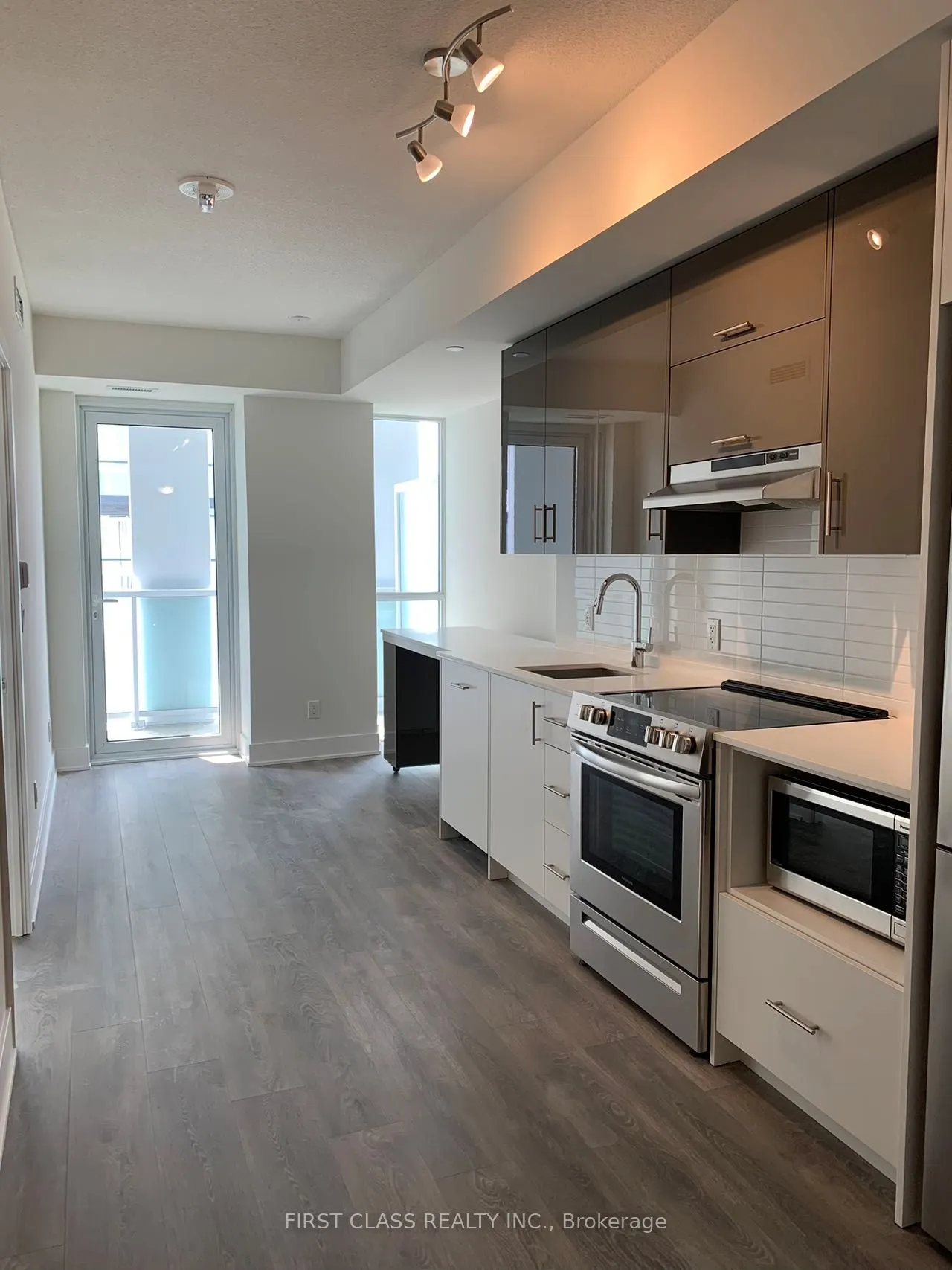 188 Fairview Mall Drive, #1001