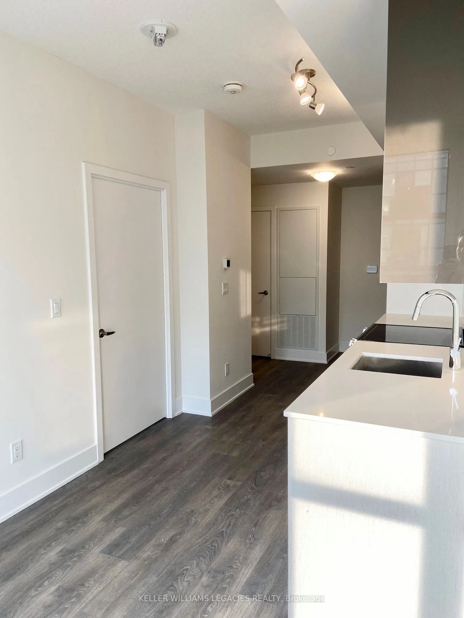 188 Fairview Mall Drive, #1902