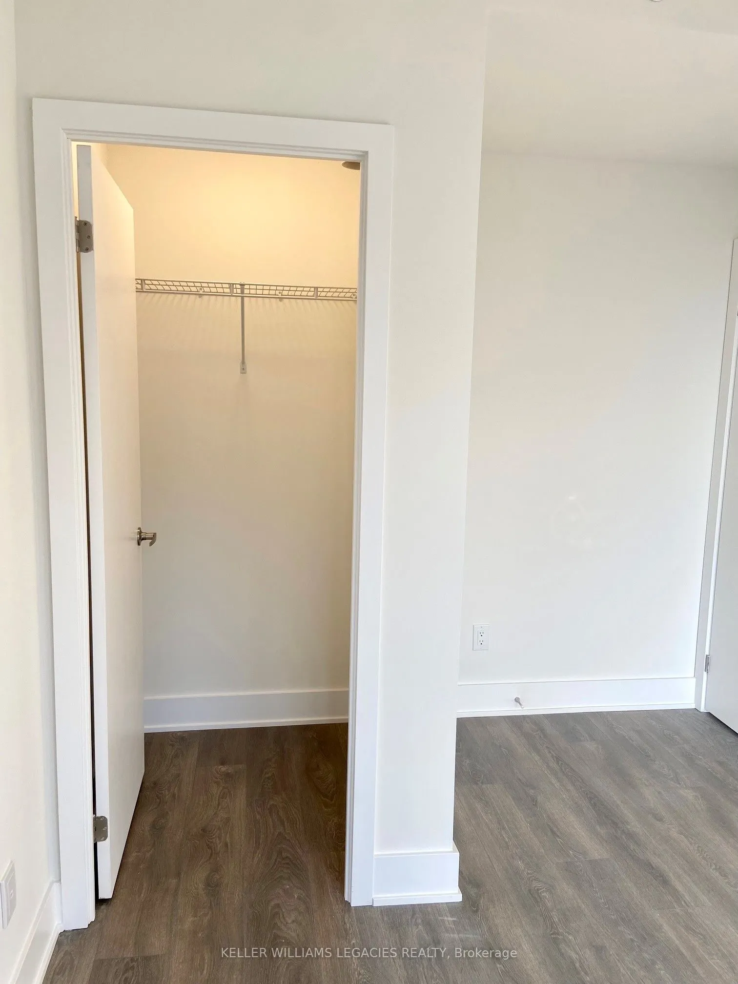 188 Fairview Mall Drive, #1902