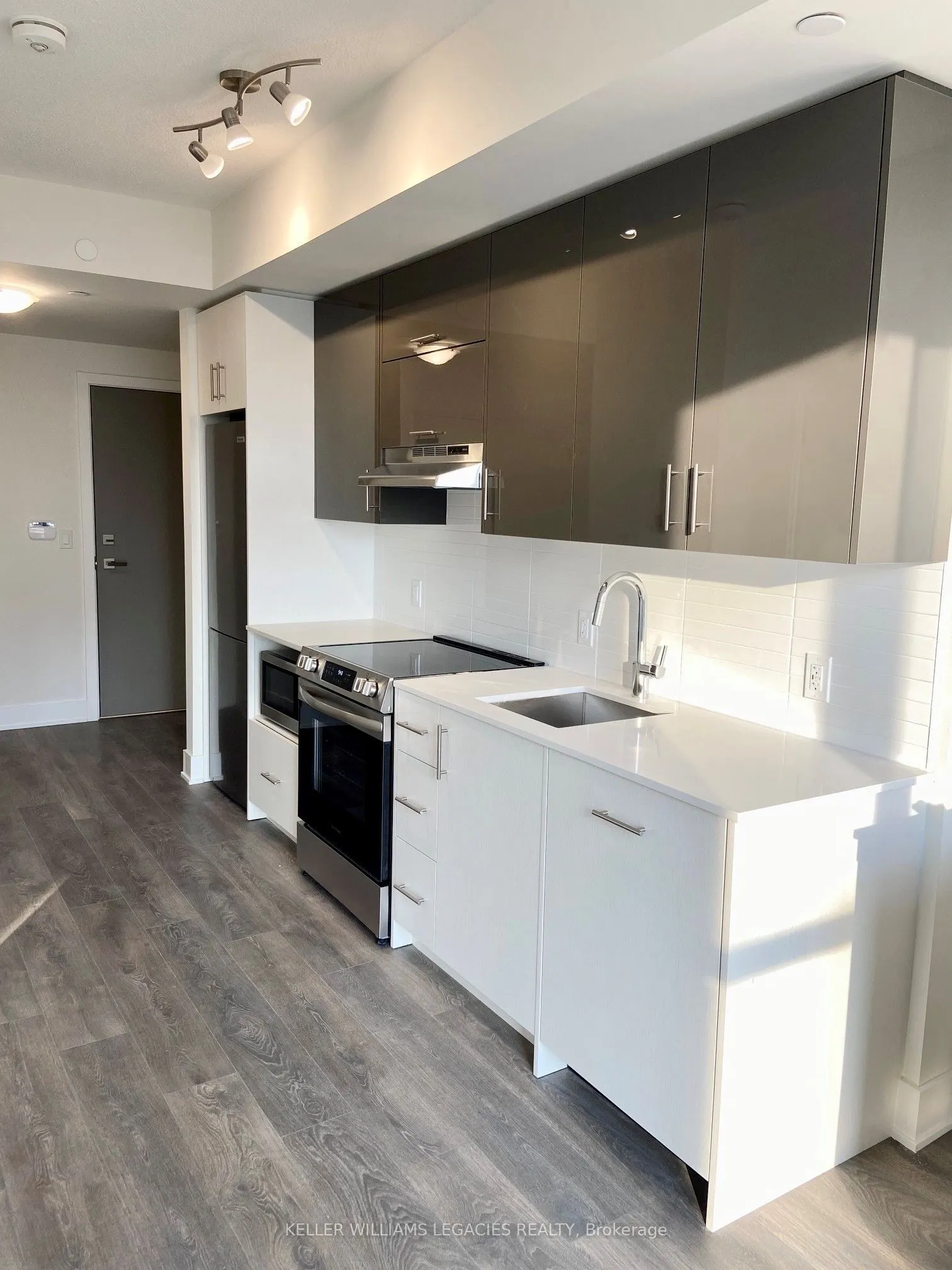188 Fairview Mall Drive, #1902