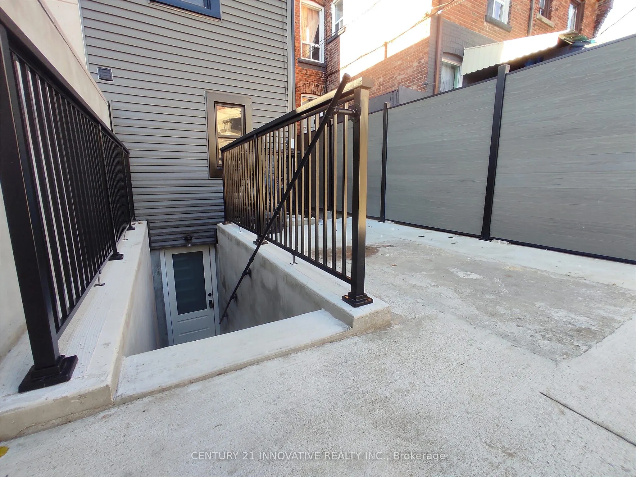 613 Dufferin Street