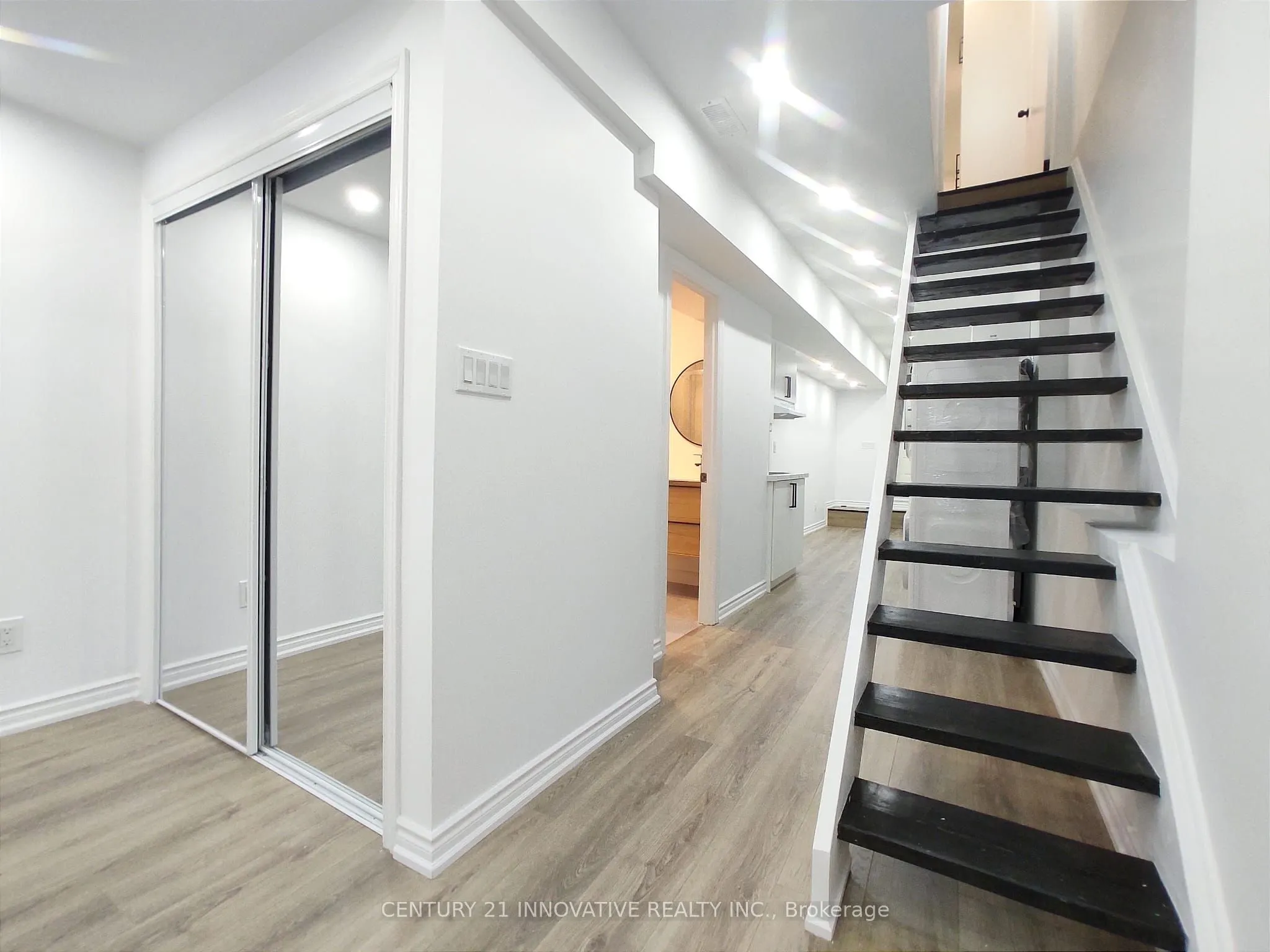 613 Dufferin Street