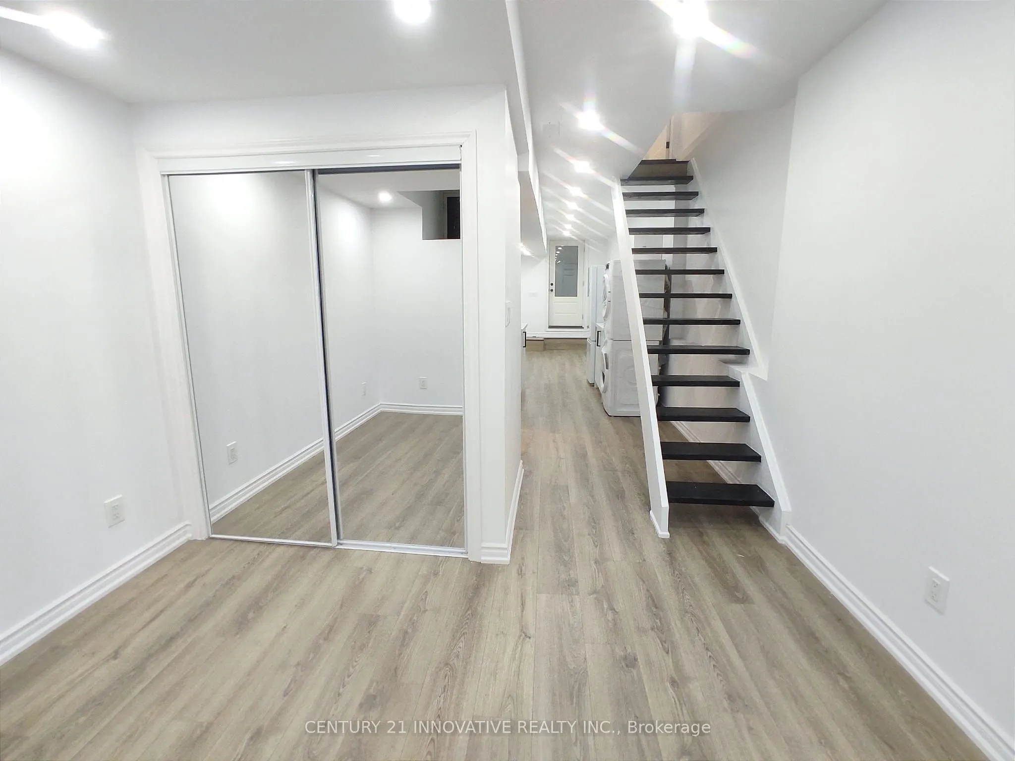 613 Dufferin Street