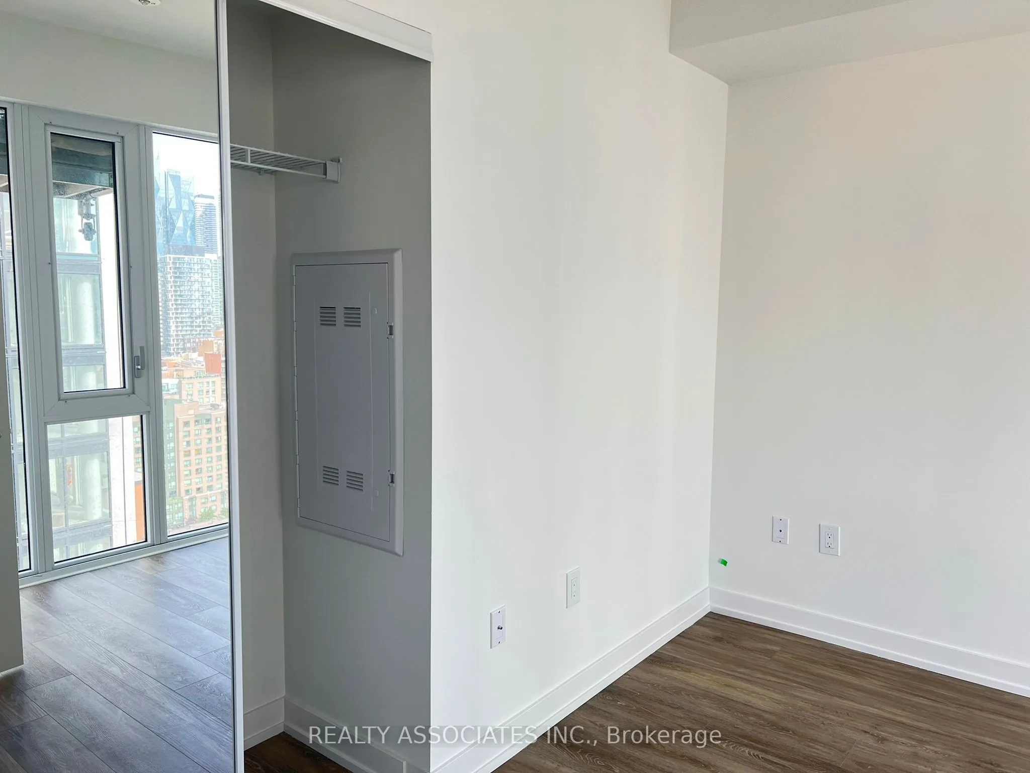 158 Front Street E, #1816