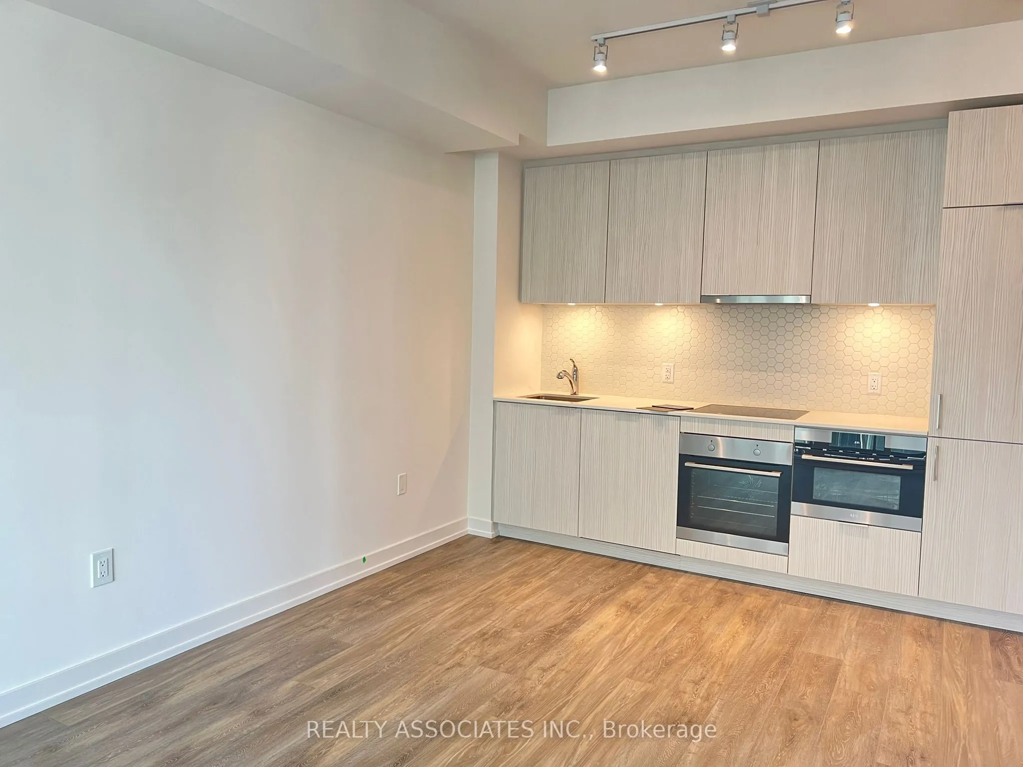 158 Front Street E, #1816
