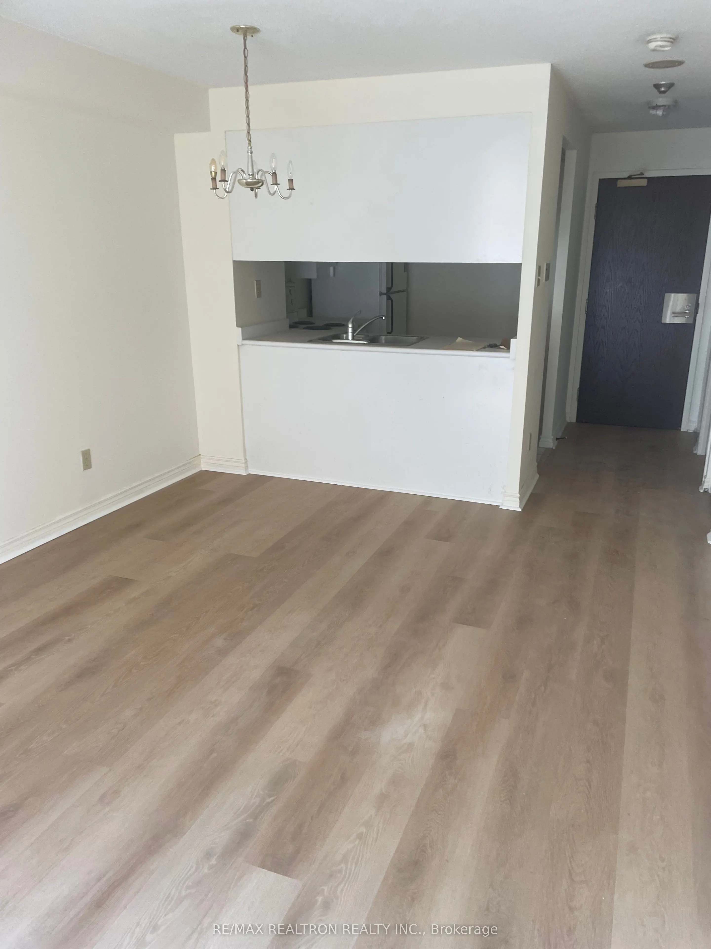 736 Bay Street, #1001