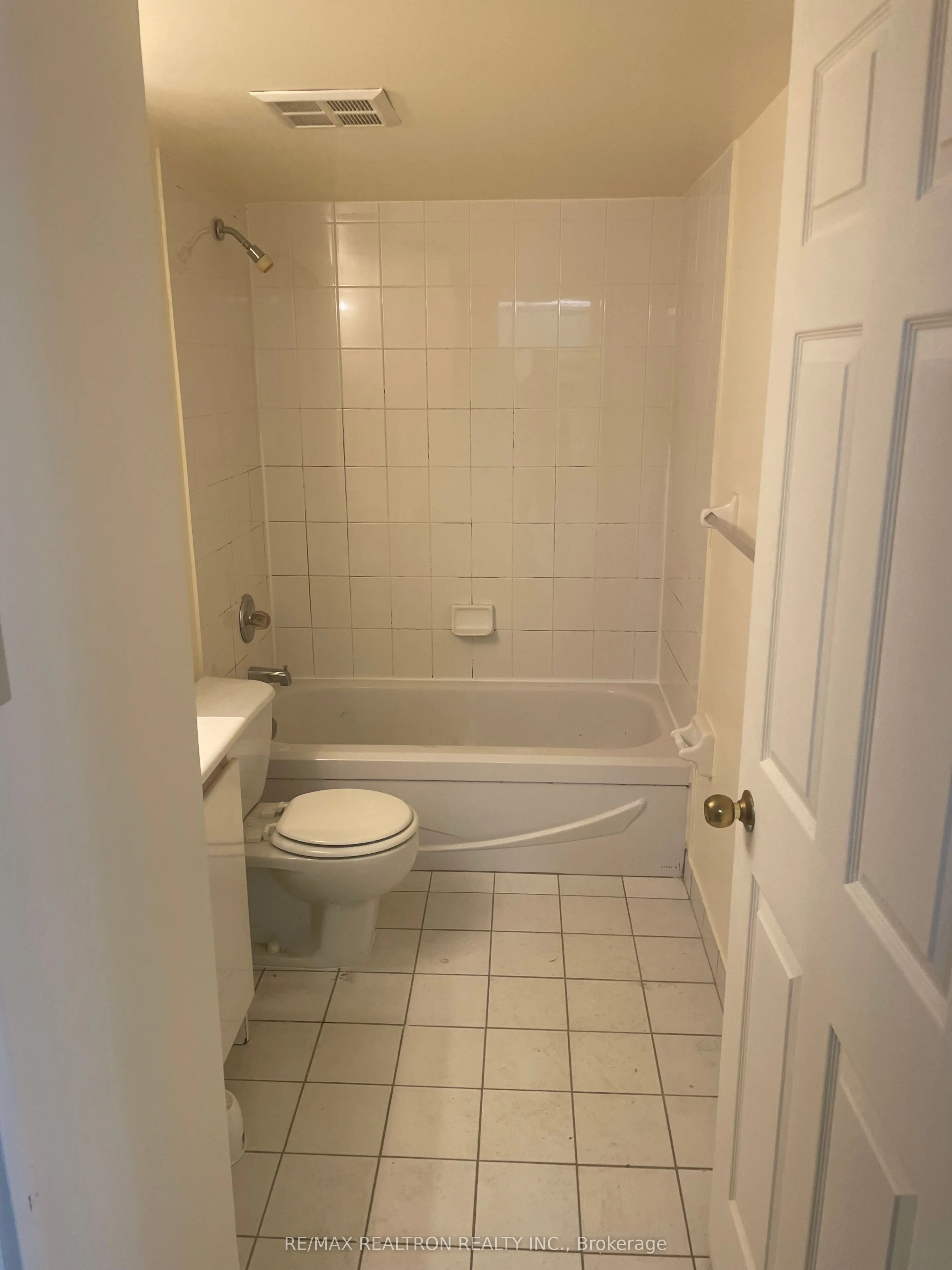 736 Bay Street, #1001