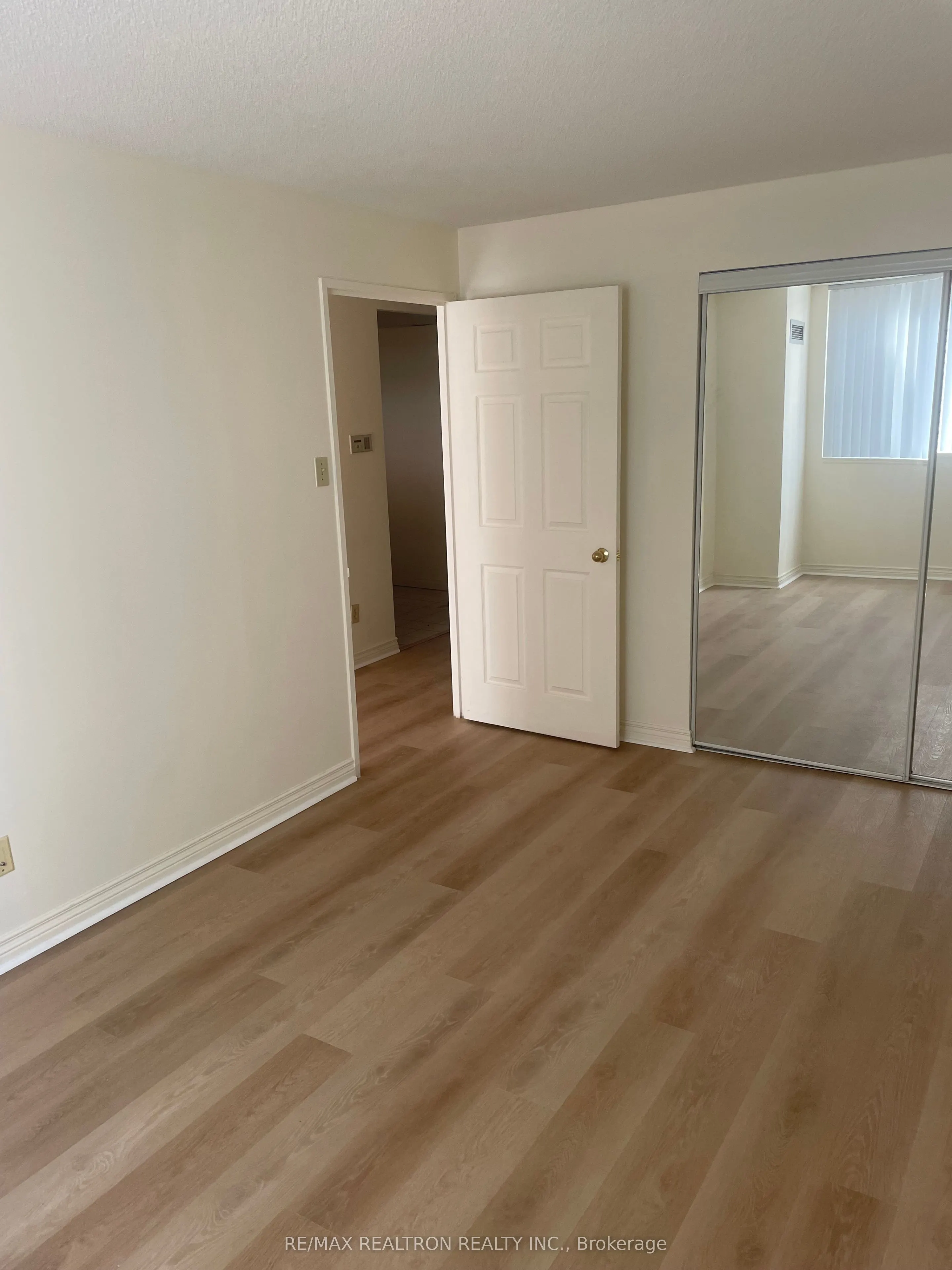 736 Bay Street, #1001