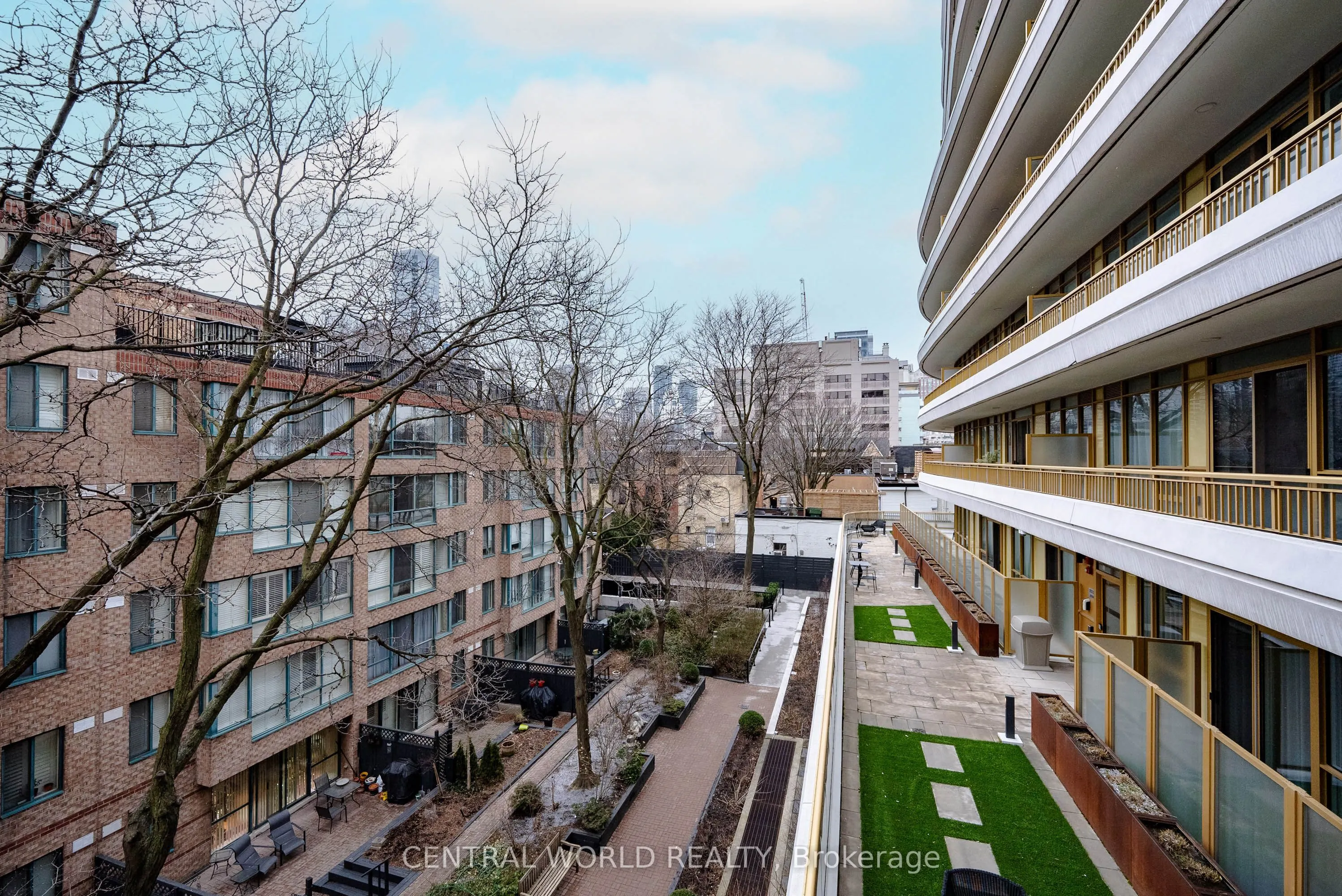 151 Avenue Road, #305