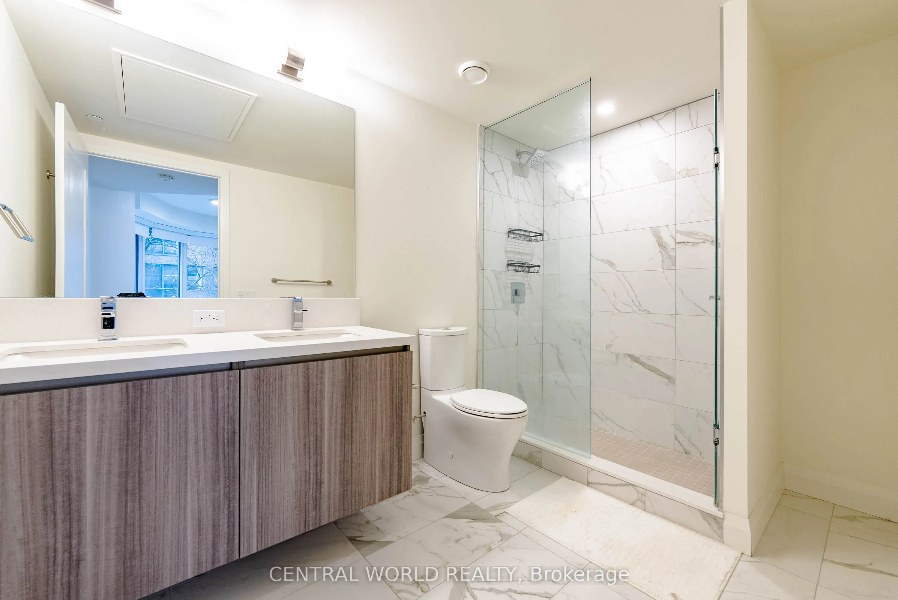 151 Avenue Road, #305