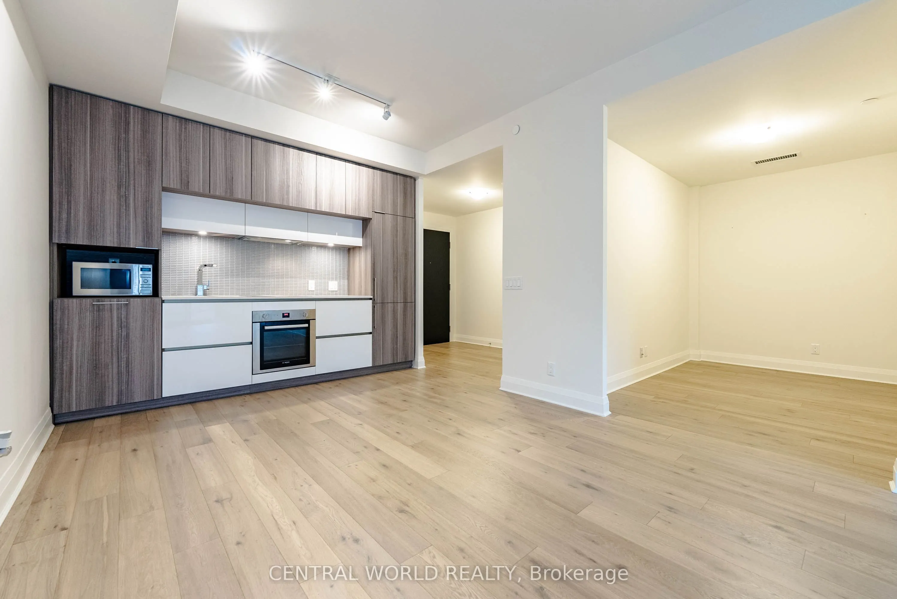 151 Avenue Road, #305