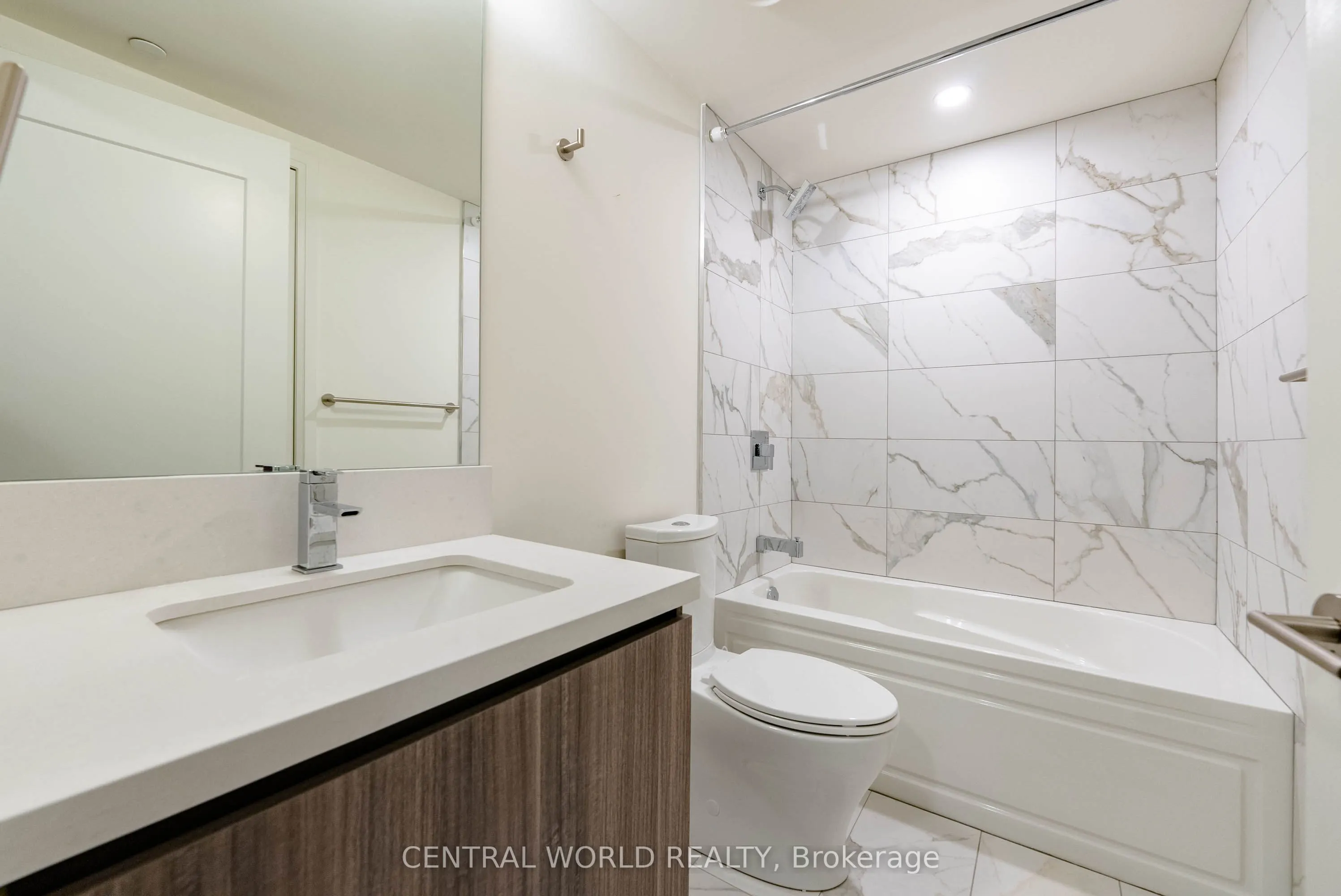 151 Avenue Road, #305