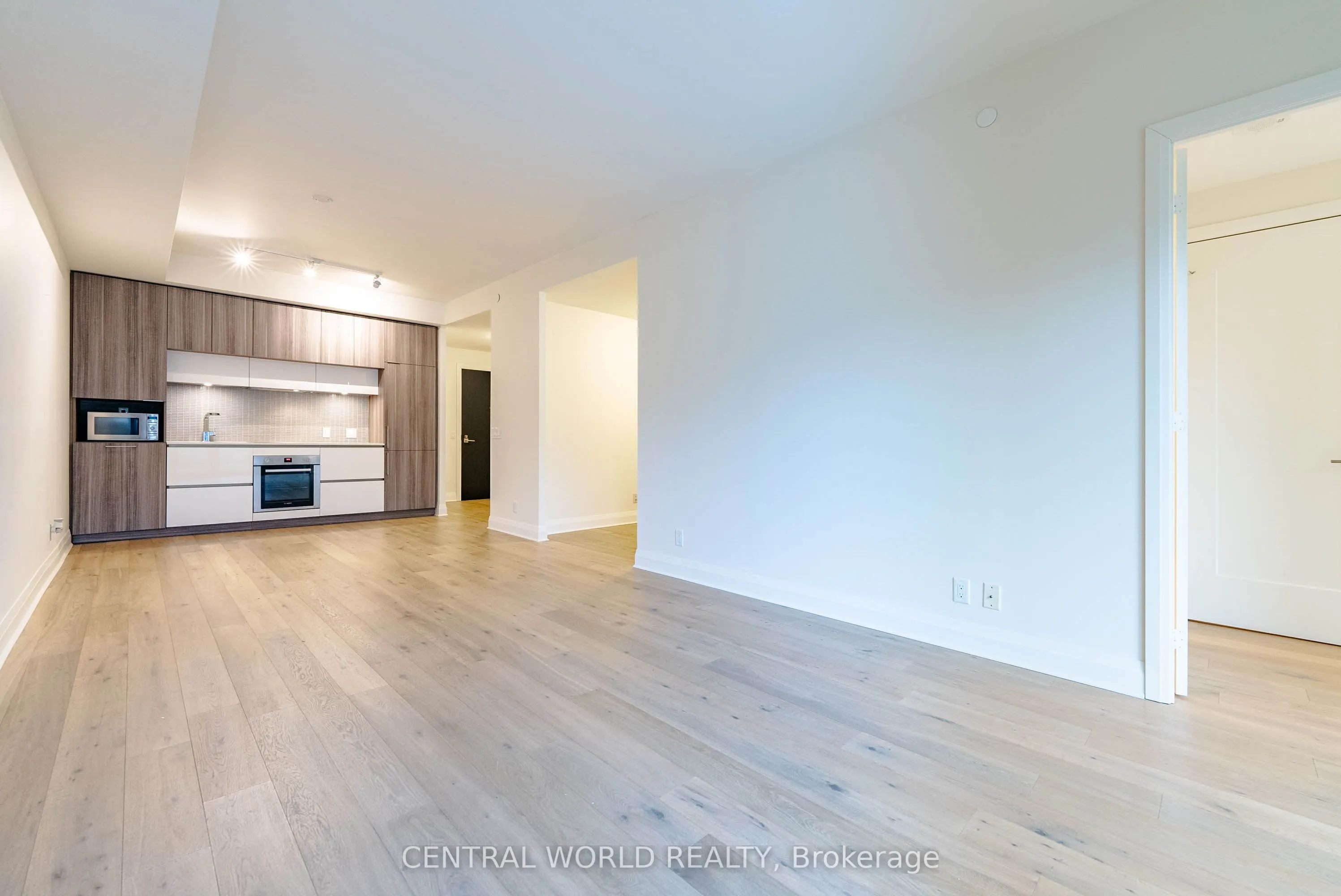 151 Avenue Road, #305