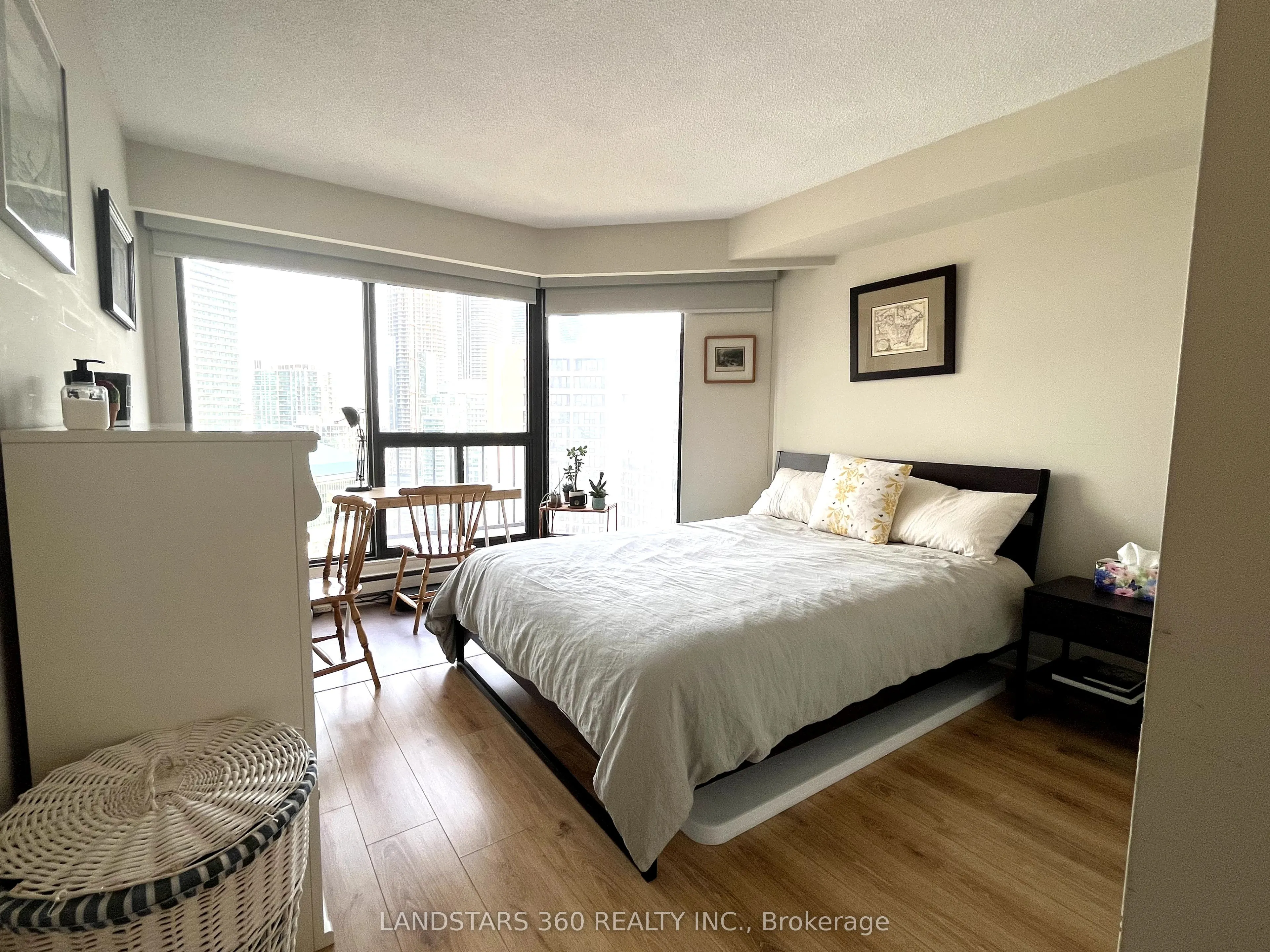55 Harbour Square #3311