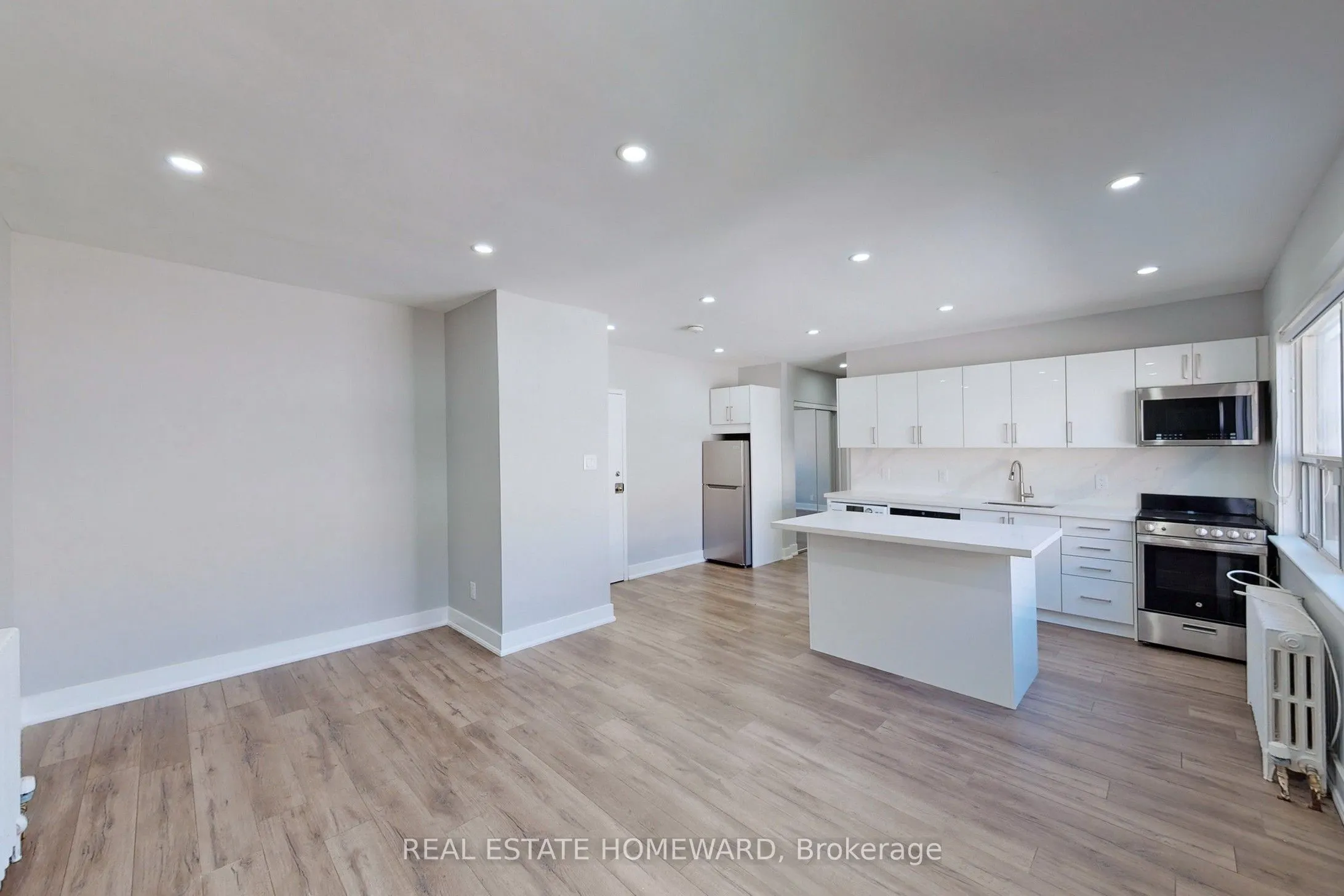 1566 Avenue Road, #204