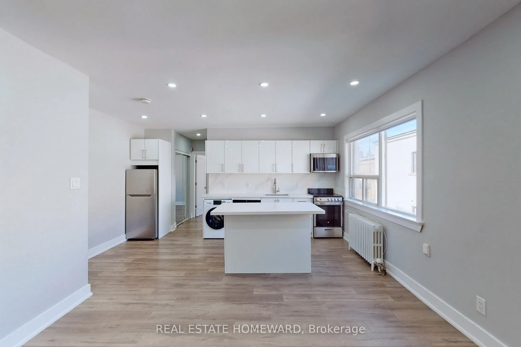 1566 Avenue Road, #204