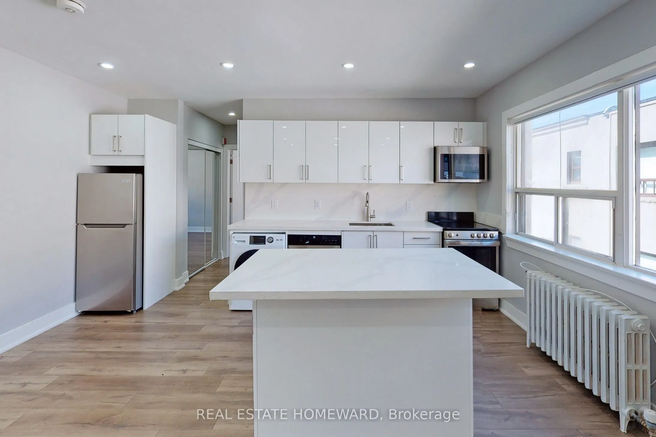 1566 Avenue Road, #204