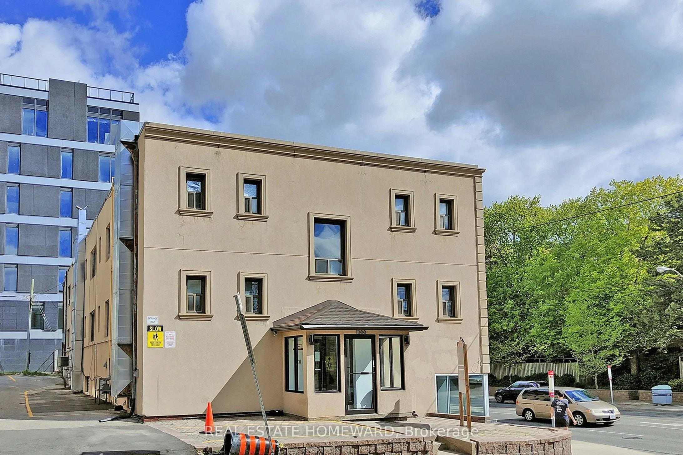 1566 Avenue Road, #204