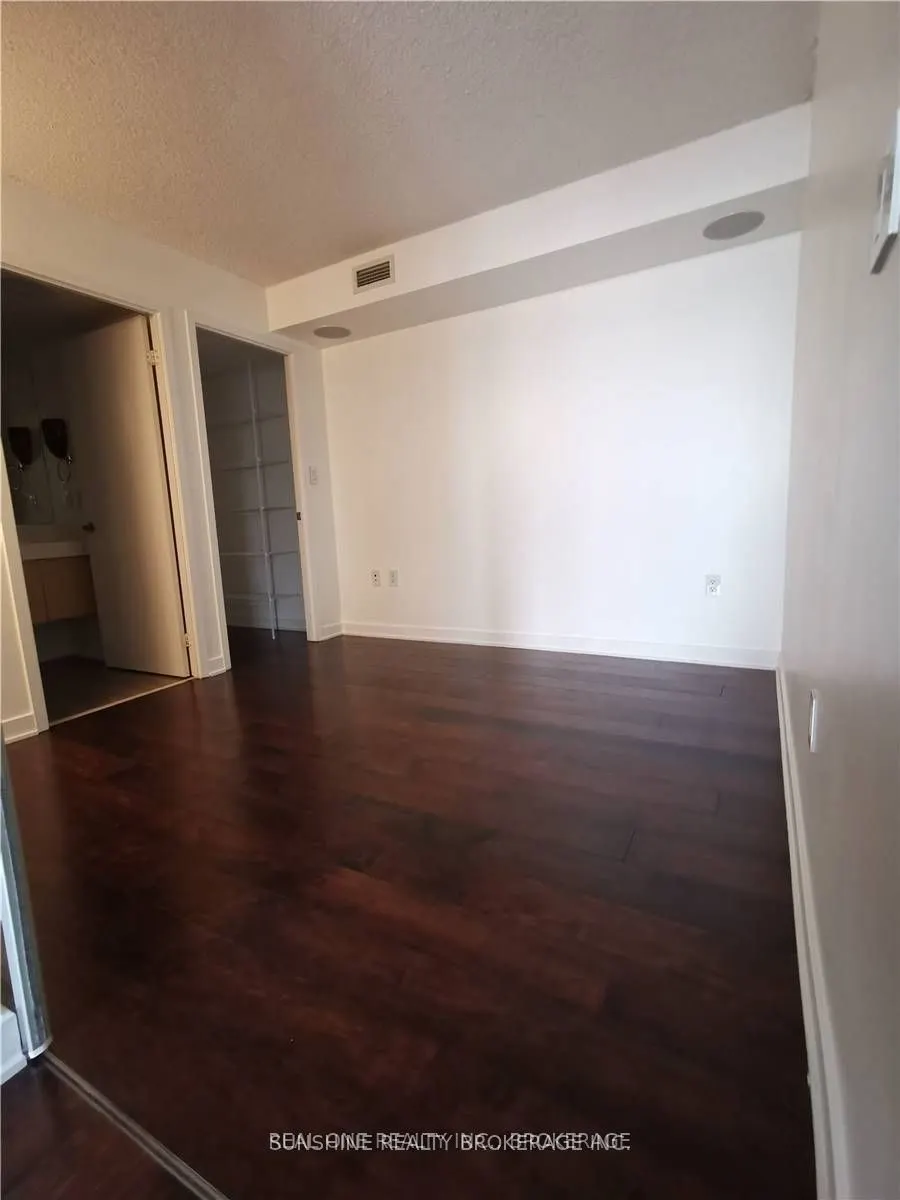 25 Telegram Mews, #4711