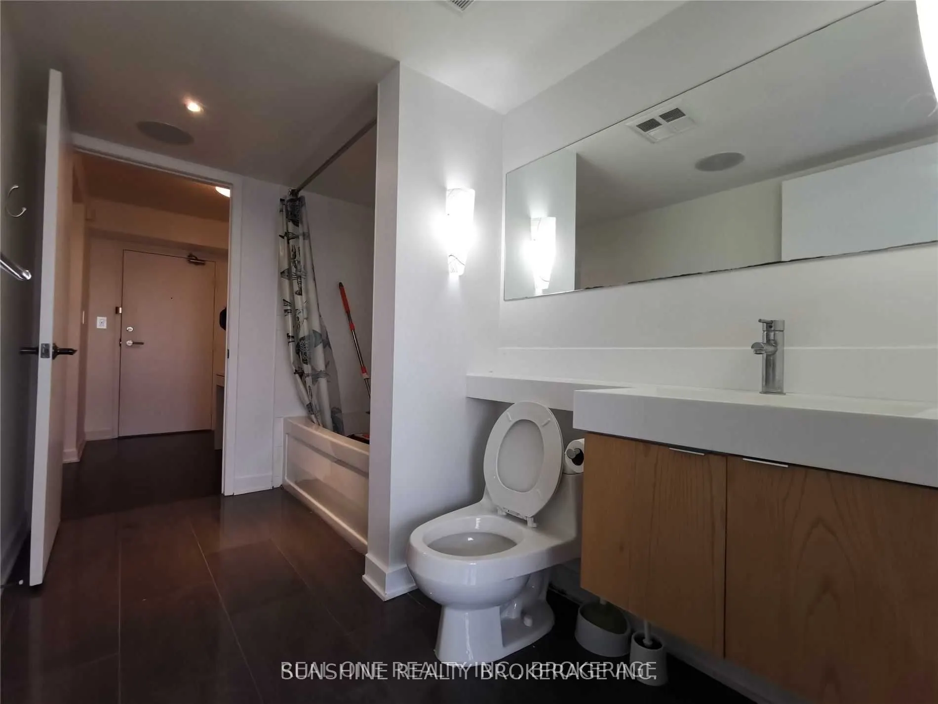 25 Telegram Mews, #4711
