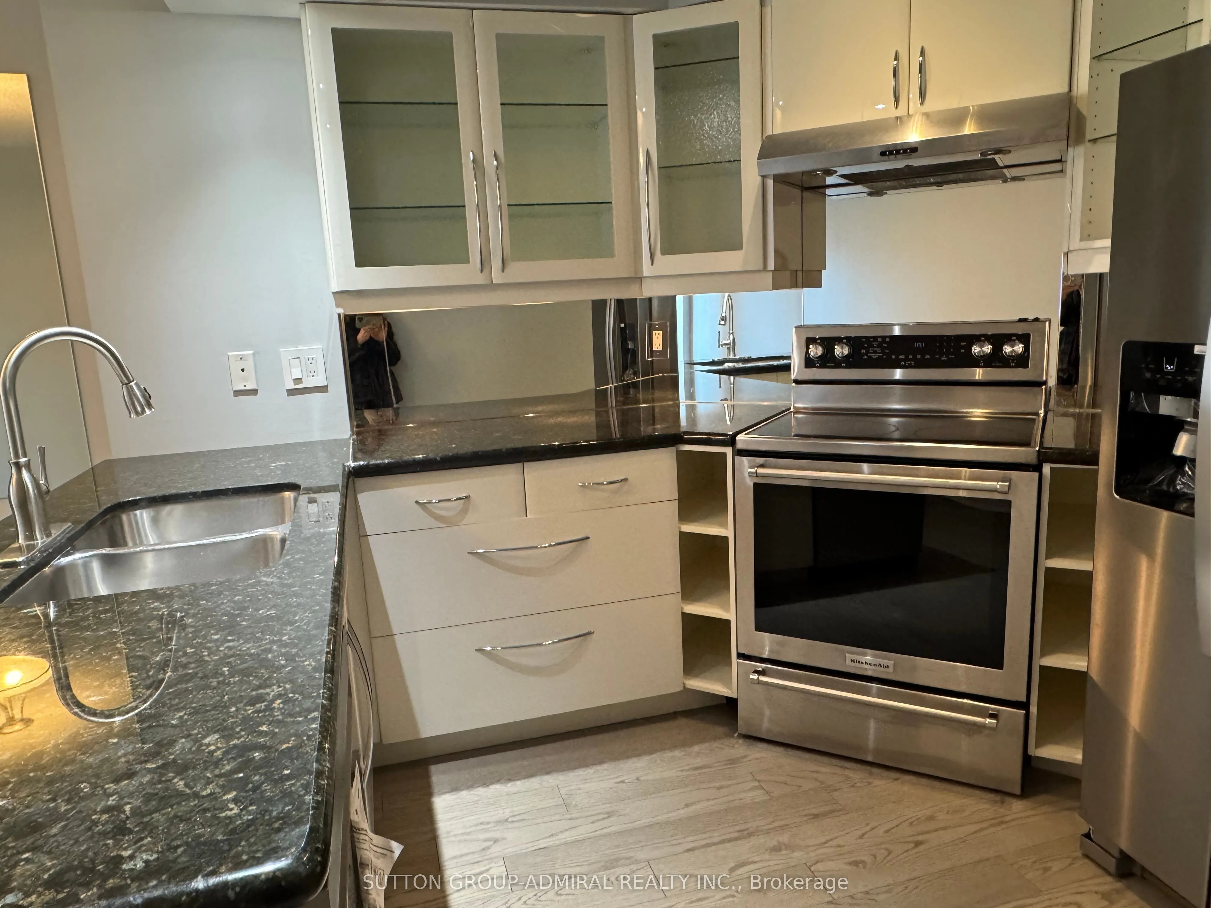 909 Bay Street #905