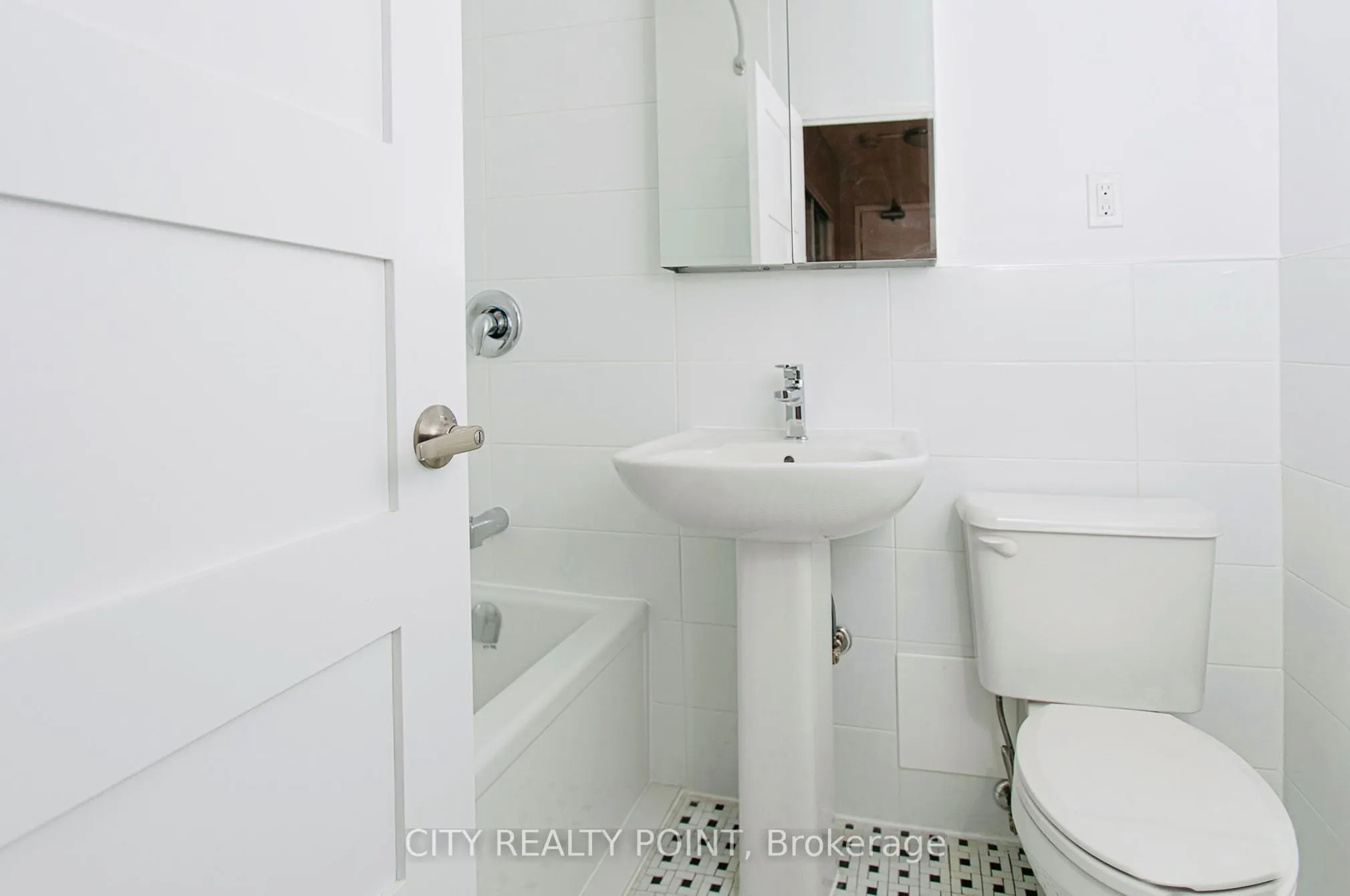 1291 Bayview Avenue N, #603