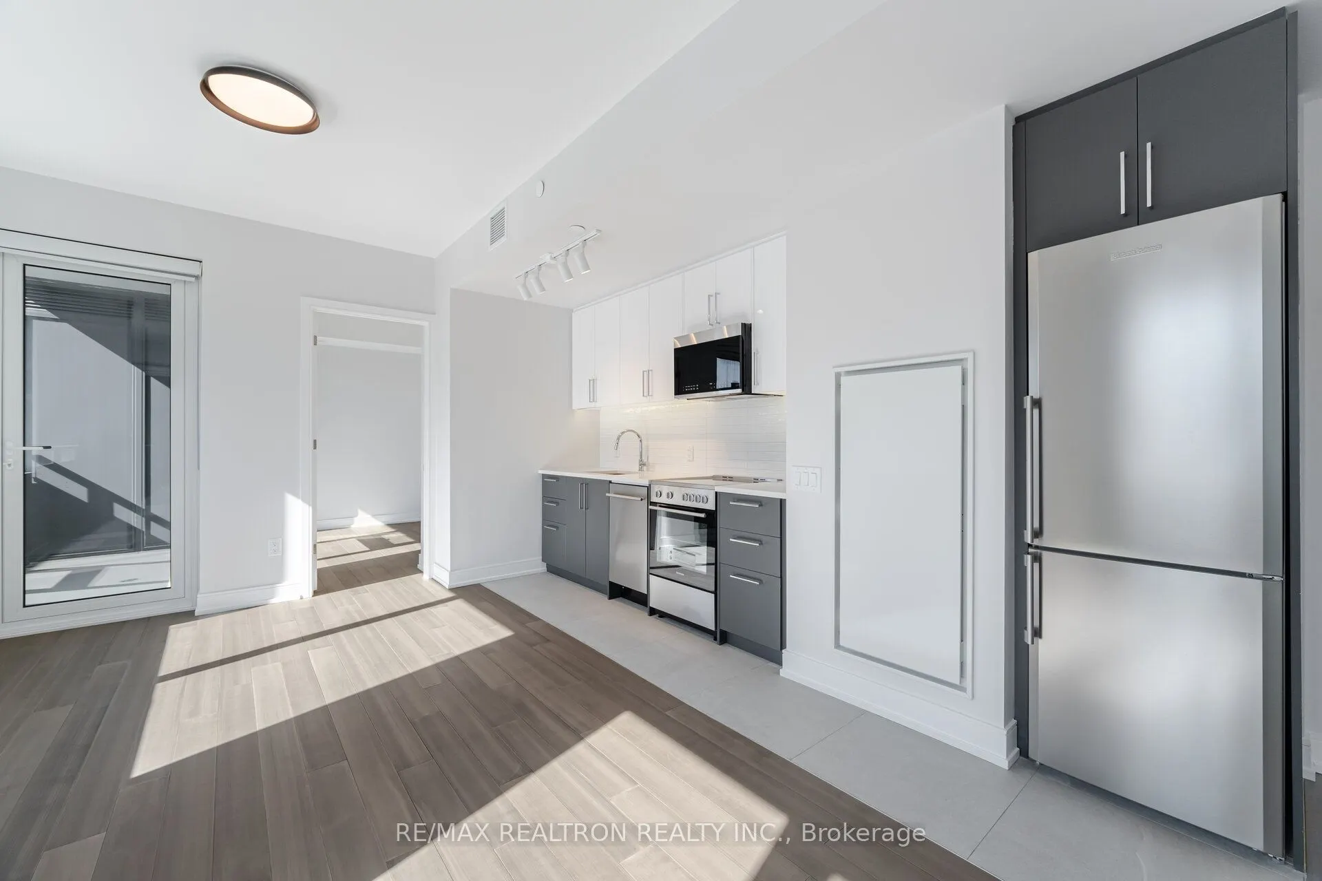 664 Spadina Avenue #201