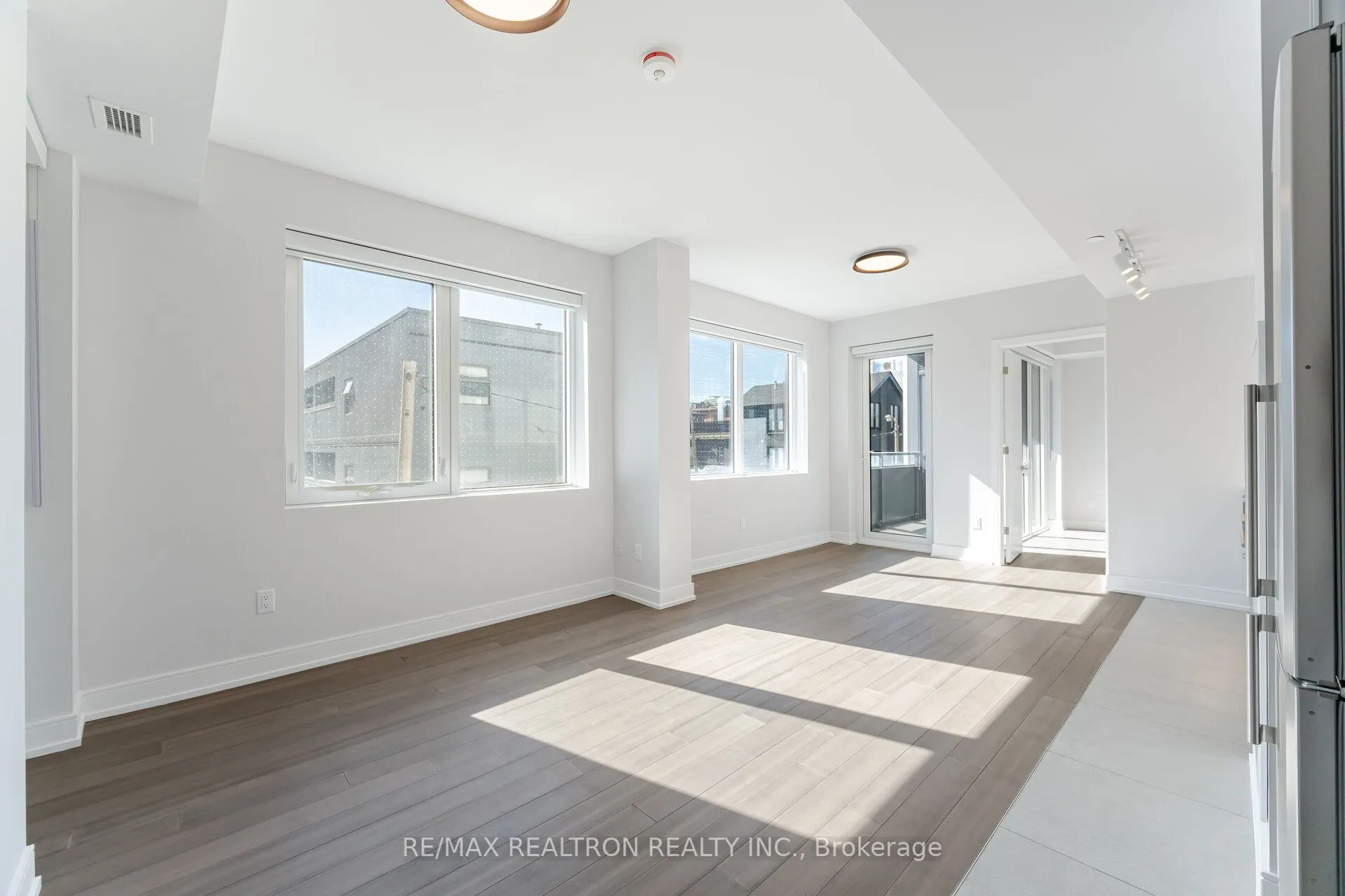 664 Spadina Avenue #201